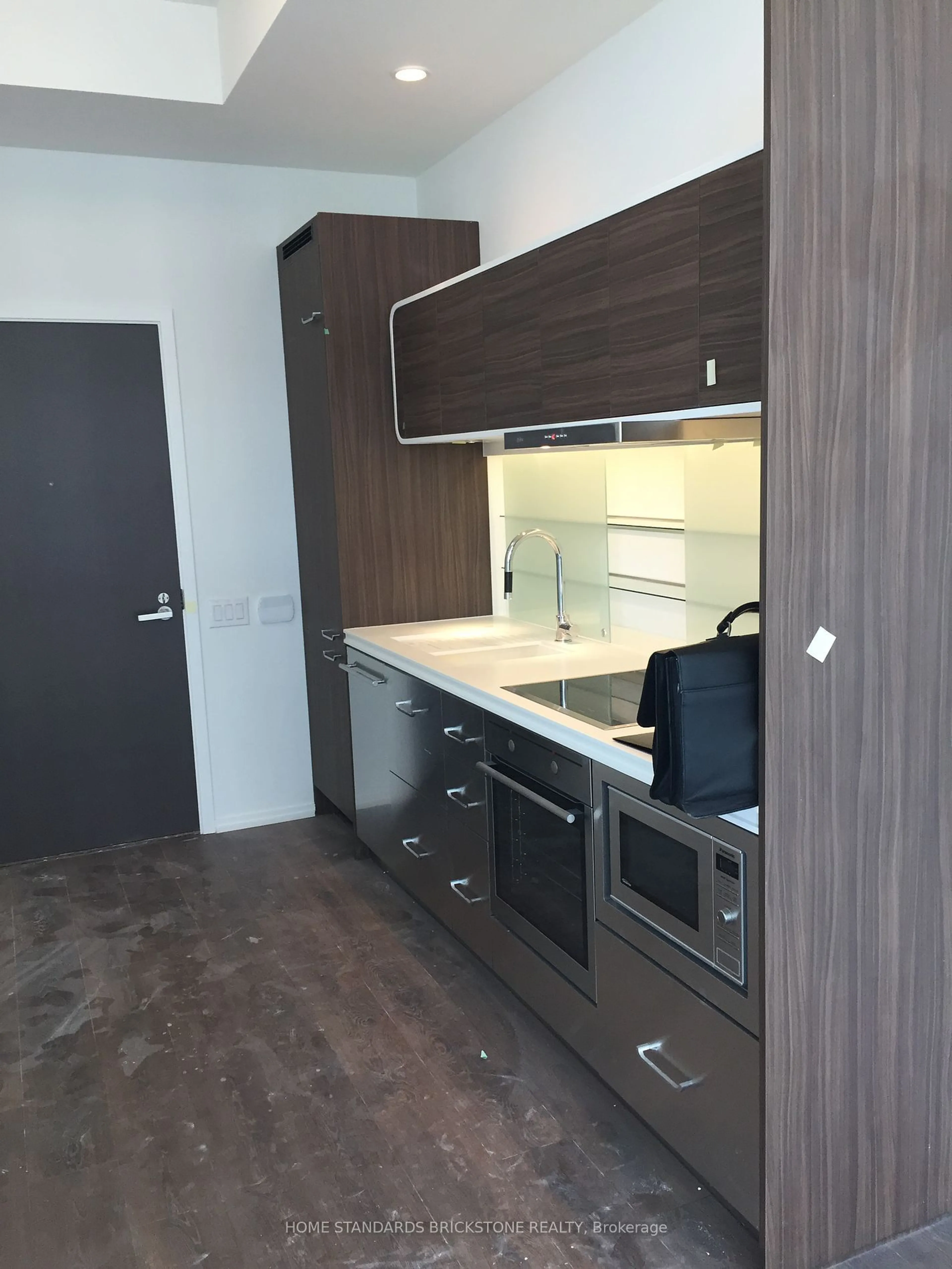 Standard kitchen for 45 Charles St #5205, Toronto Ontario M4Y 1S2