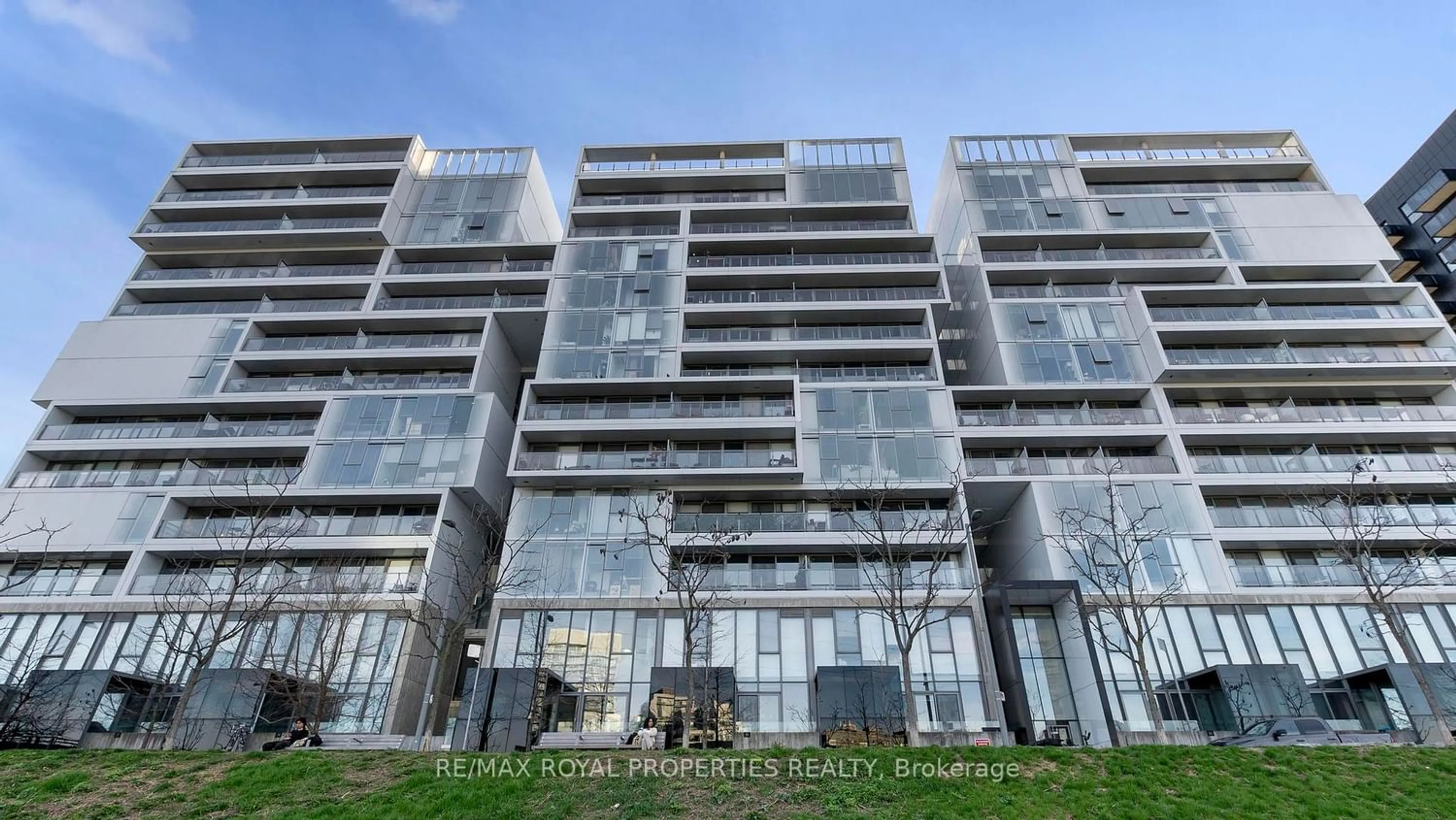 A pic from exterior of the house or condo for 32 Trolley Cres #716, Toronto Ontario M5A 0E9