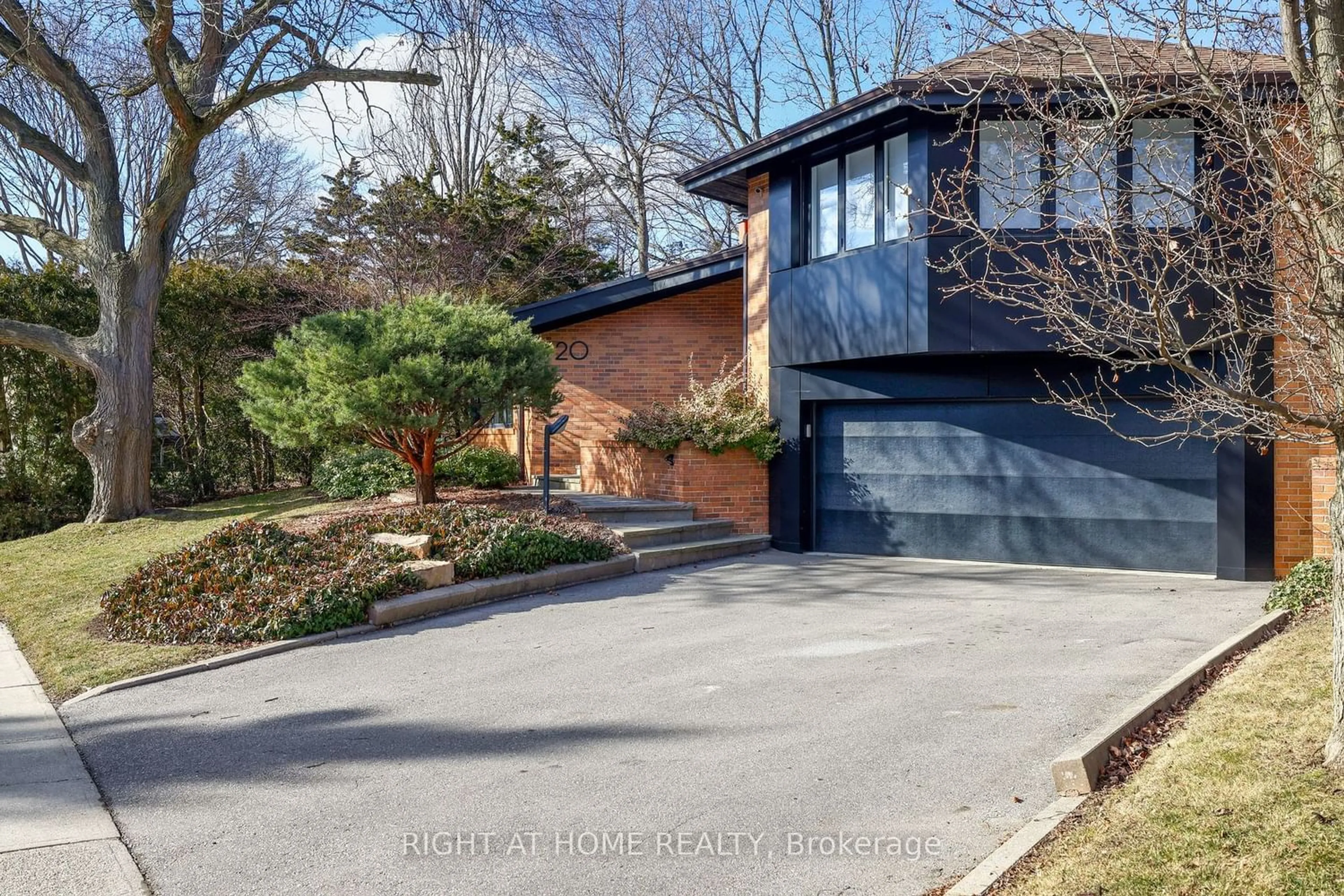 Frontside or backside of a home for 20 Lower Links Rd, Toronto Ontario M2P 1H6