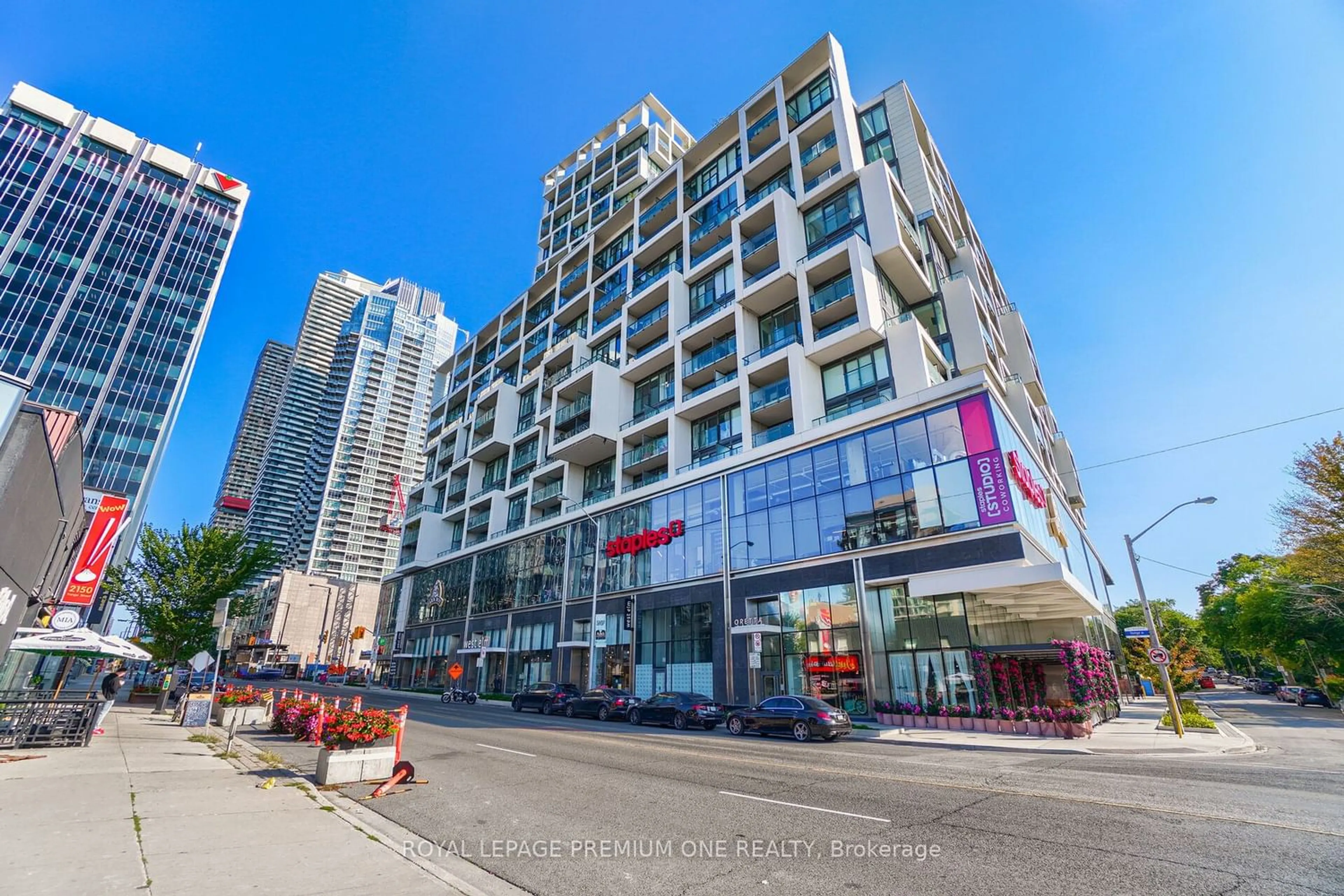 A pic from exterior of the house or condo for 8 Hillsdale Ave #923, Toronto Ontario M4S 0B2