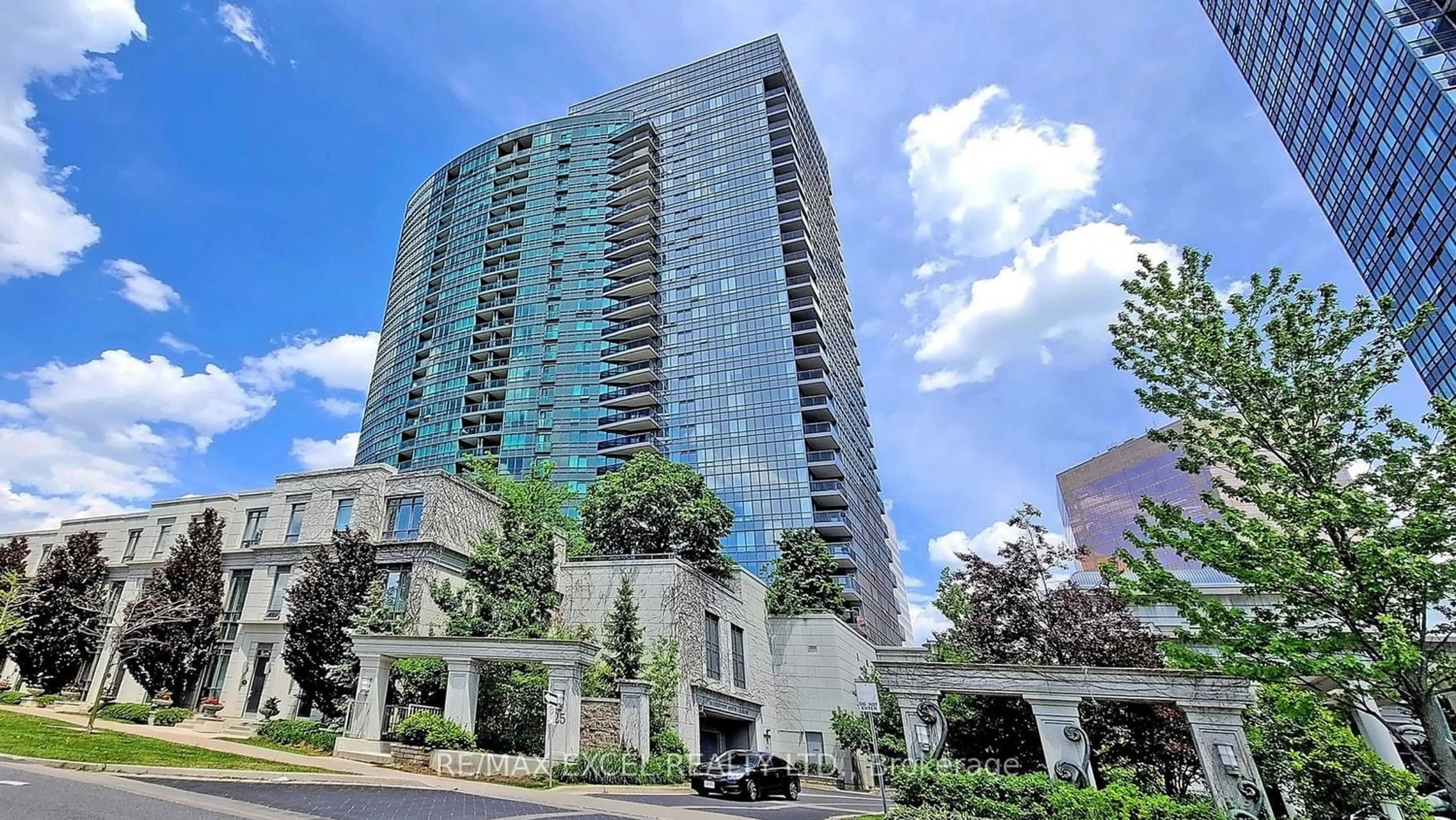 A pic from exterior of the house or condo for 25 Greenview Ave #1315, Toronto Ontario M2M 0A5