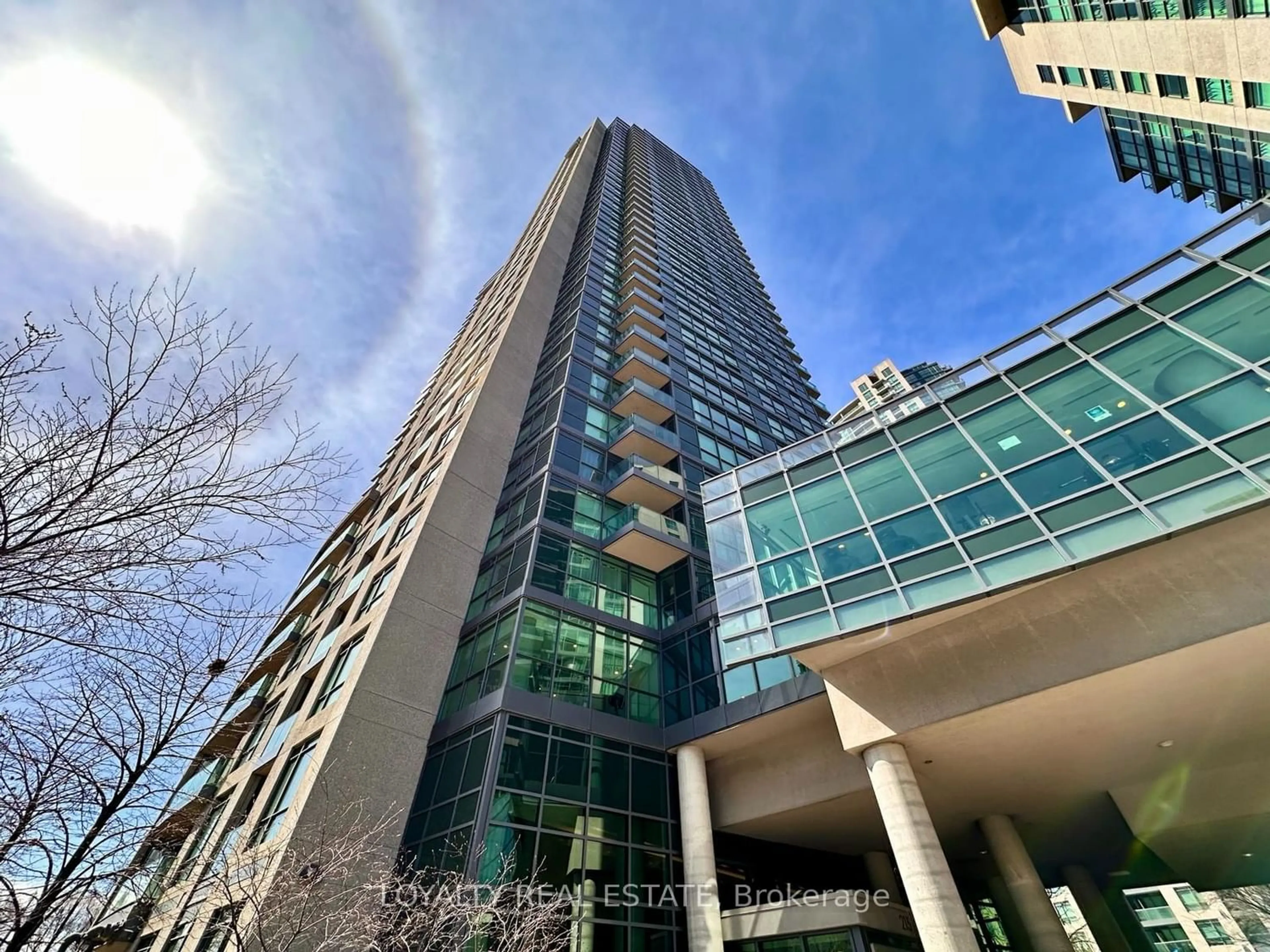 A pic from exterior of the house or condo for 215 Fort York Blvd #2606, Toronto Ontario M5V 4A2