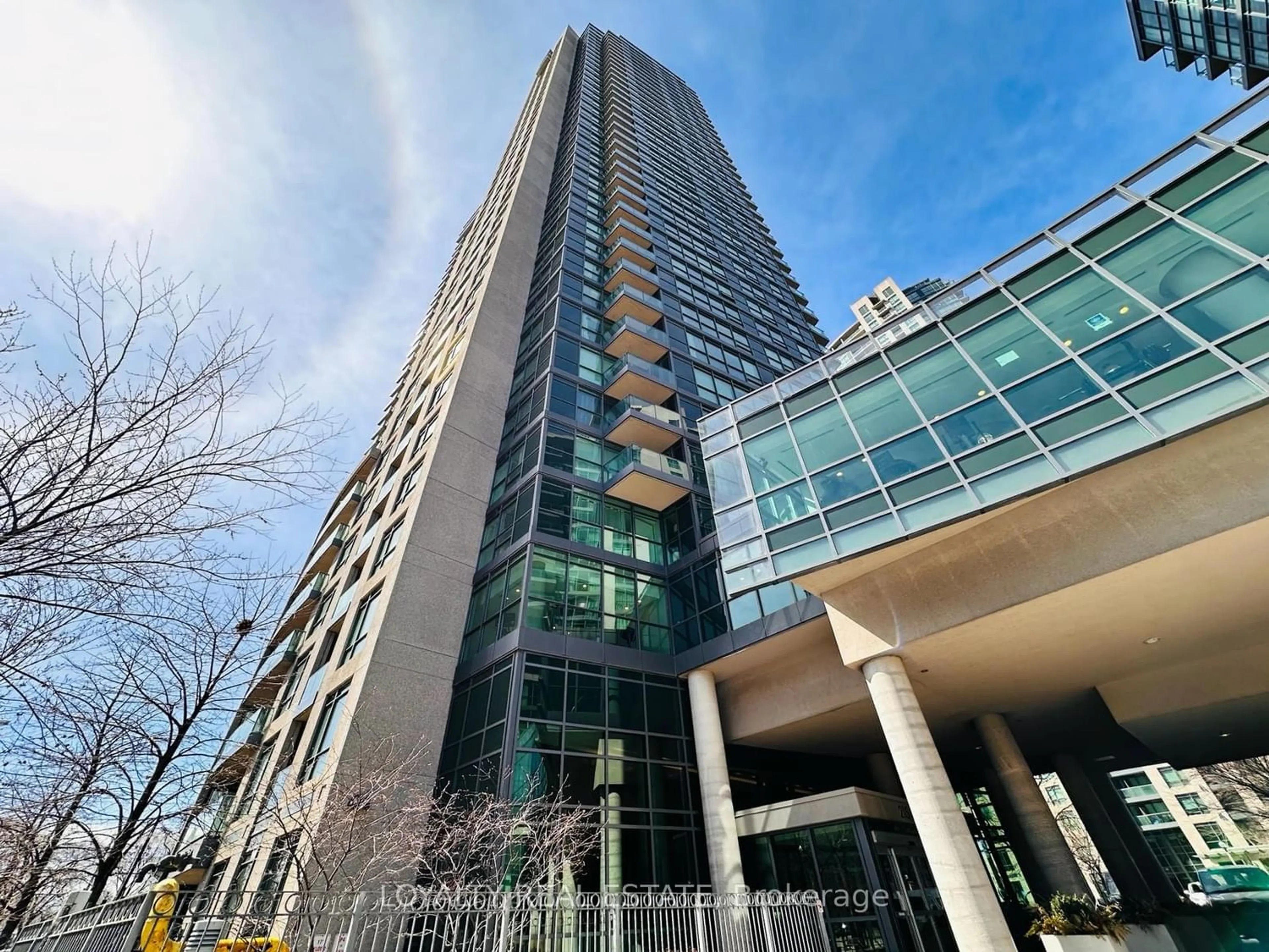 A pic from exterior of the house or condo for 215 Fort York Blvd #2606, Toronto Ontario M5V 4A2