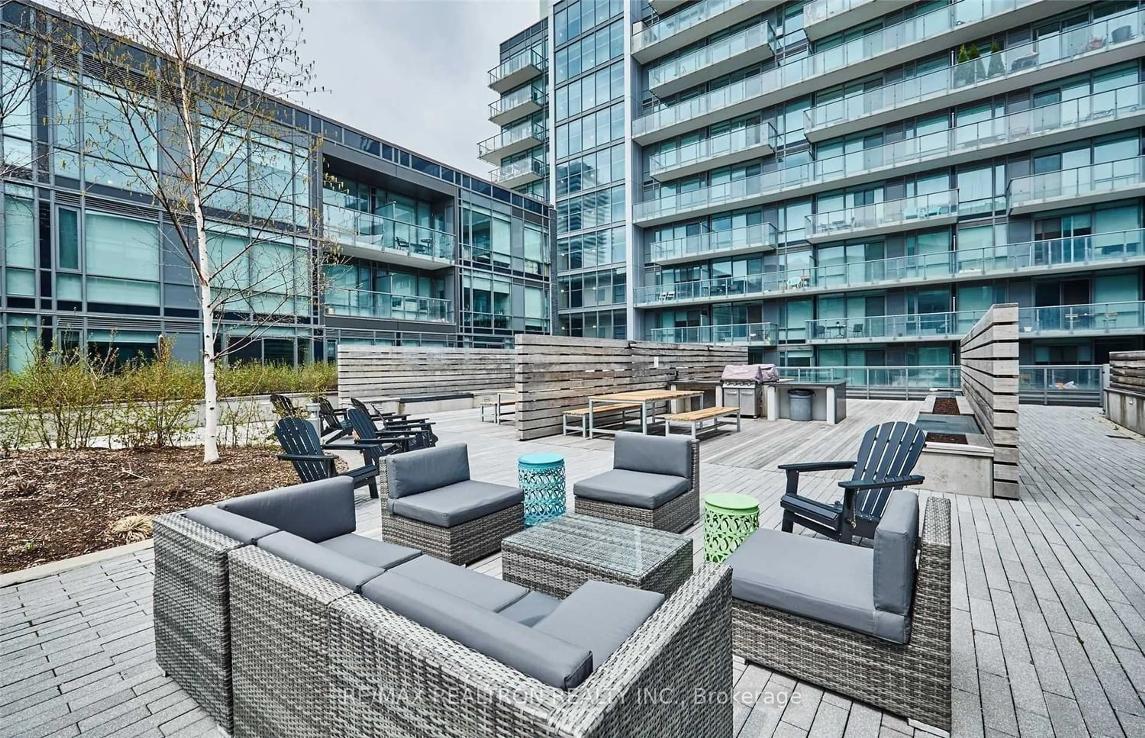 Patio for 455 Front St #S301, Toronto Ontario M5A 0G2