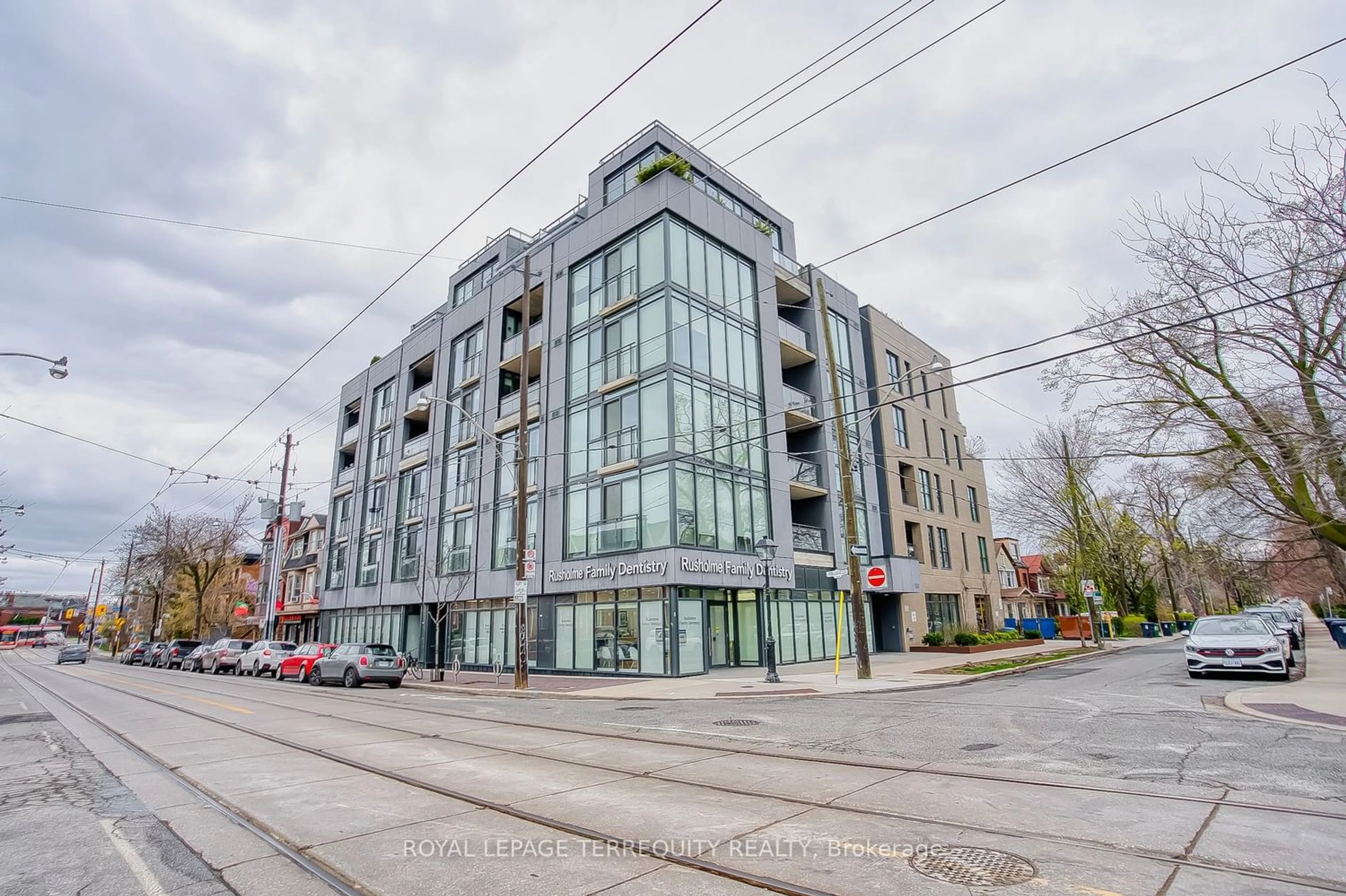 A pic from exterior of the house or condo for 130 Rusholme Rd #604, Toronto Ontario M6H 1A7
