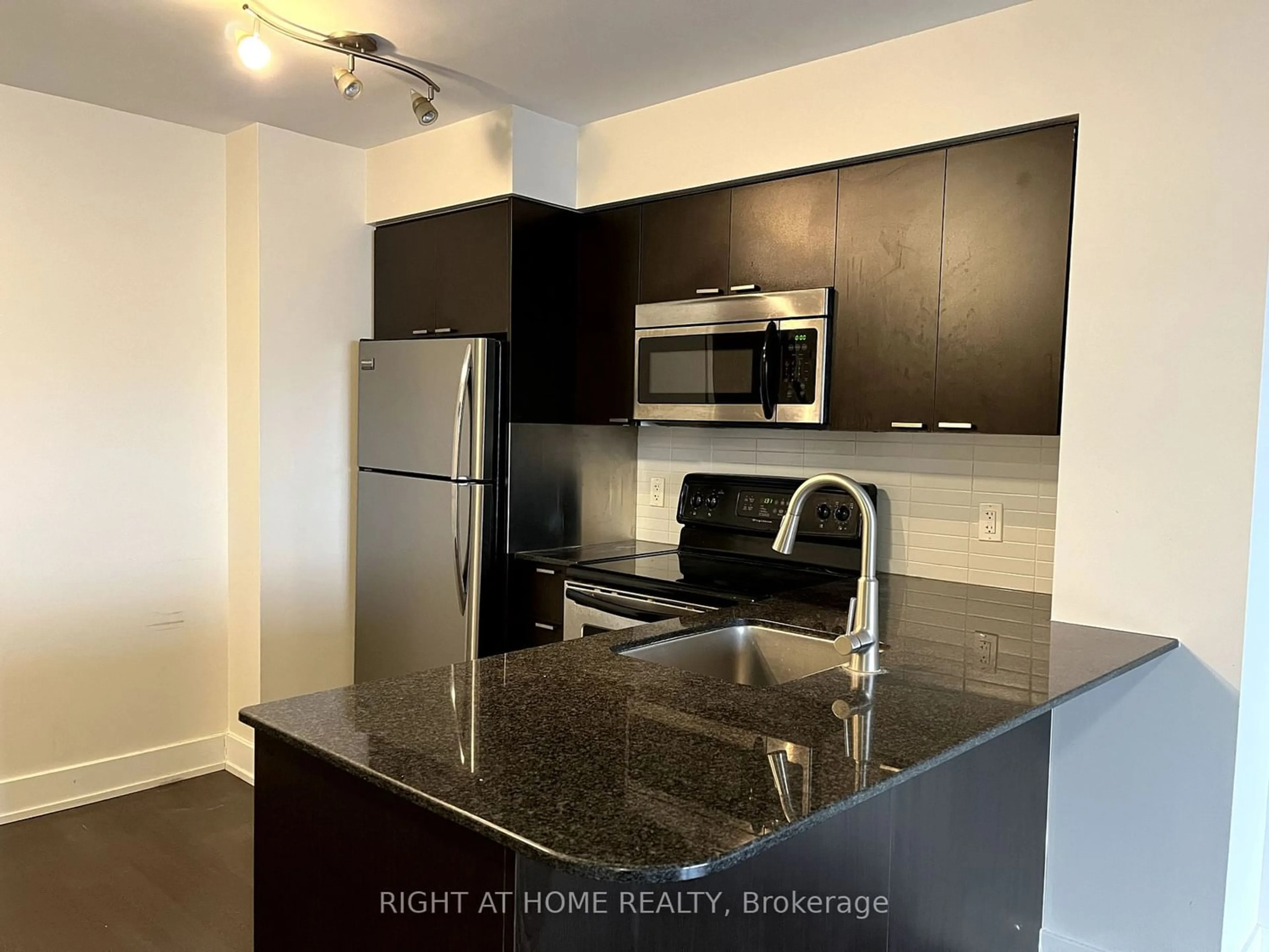Standard kitchen for 23 Sheppard Ave #1606, Toronto Ontario M2N 0C8