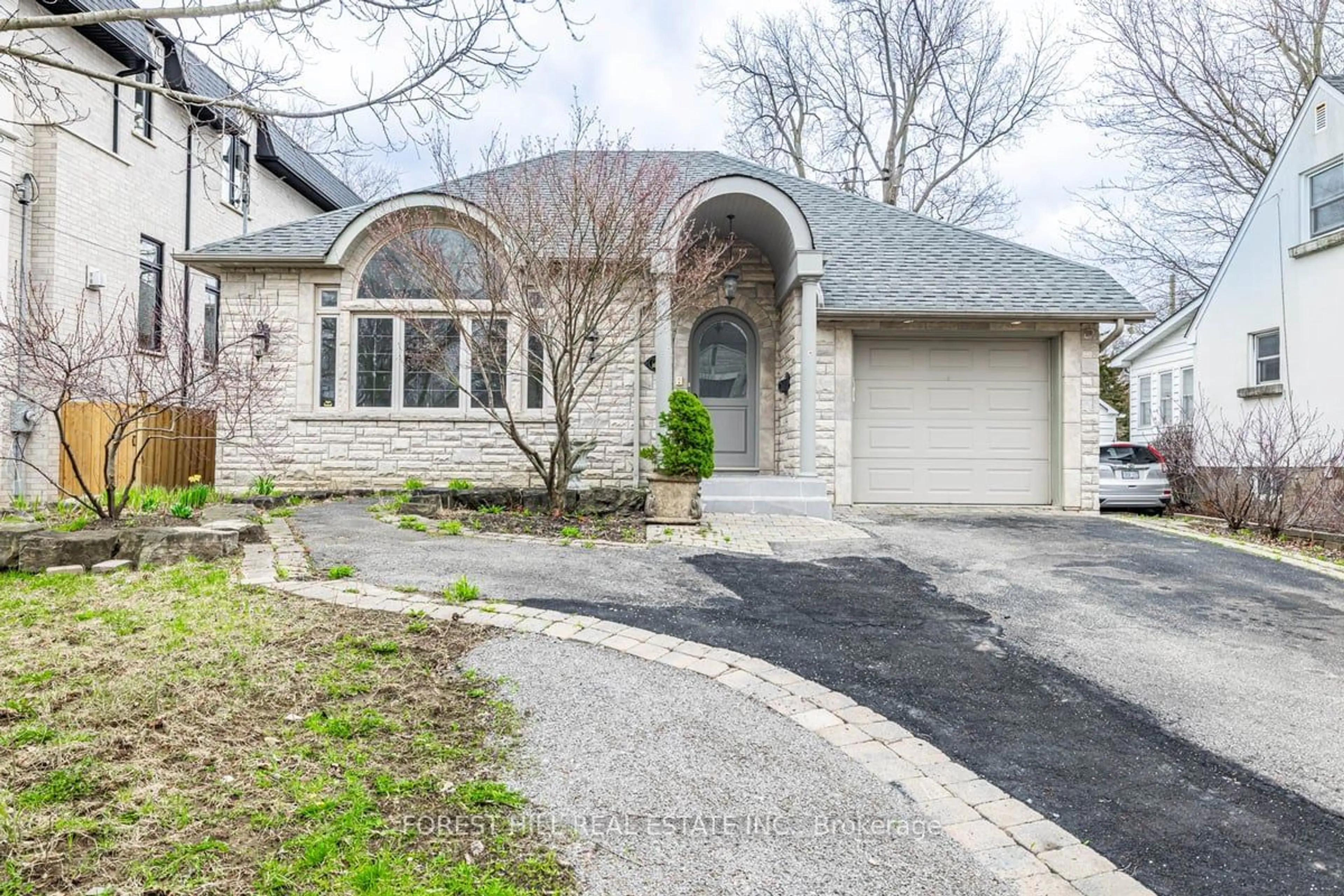 Frontside or backside of a home for 229 Connaught Ave, Toronto Ontario M2M 1H6