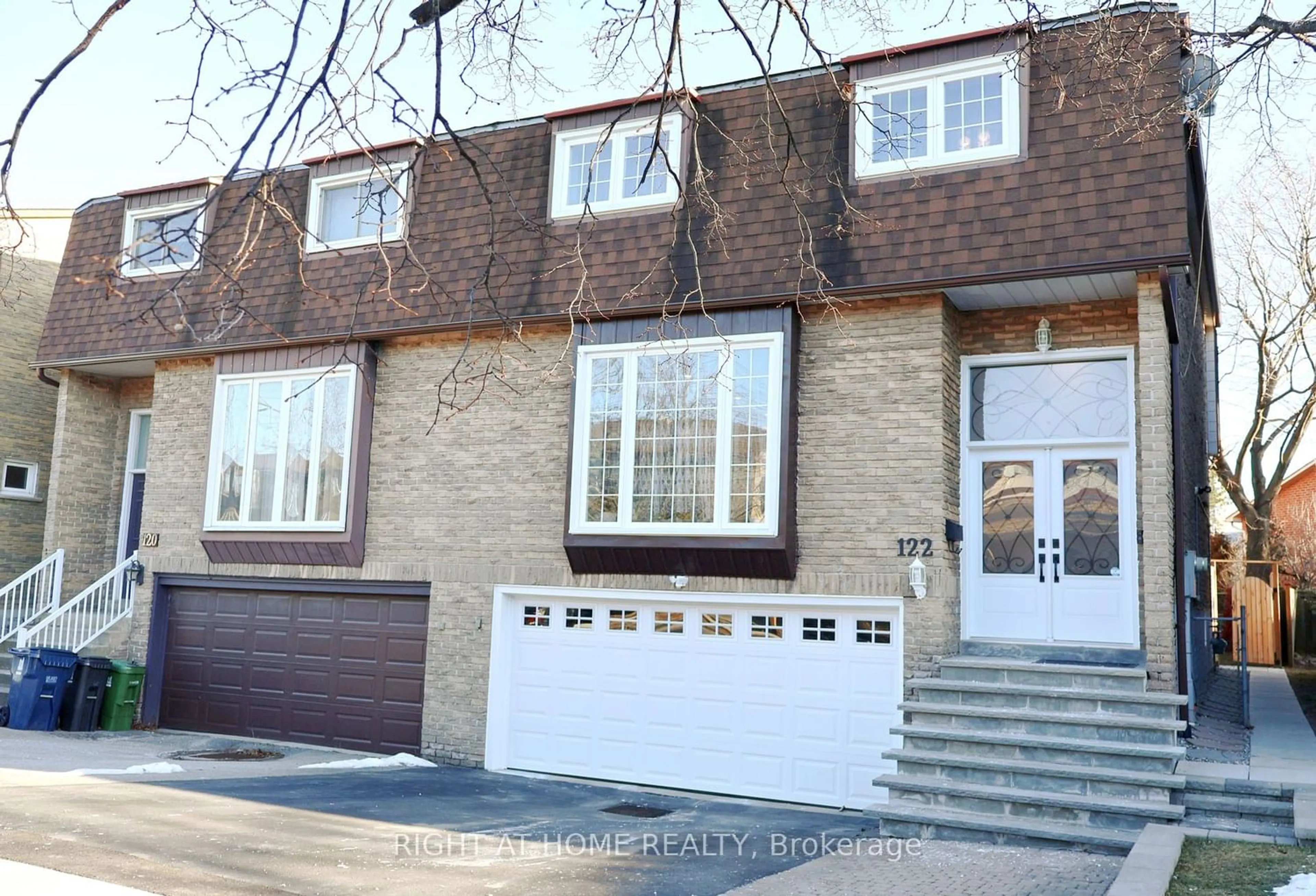 Home with brick exterior material for 122 Dollery Crt, Toronto Ontario M2R 3P1