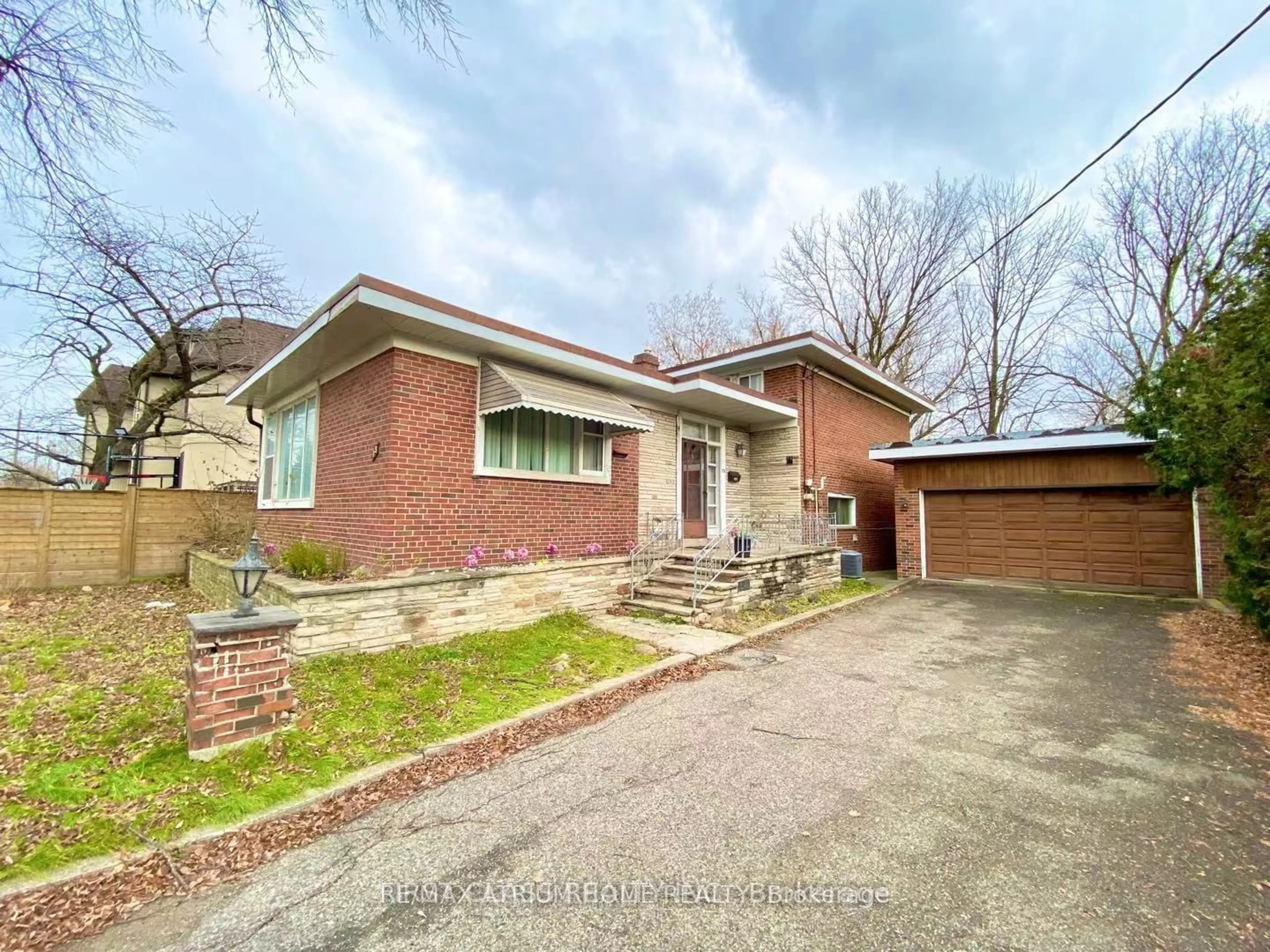 Frontside or backside of a home for 75 Stormont Ave, Toronto Ontario M5N 2C3