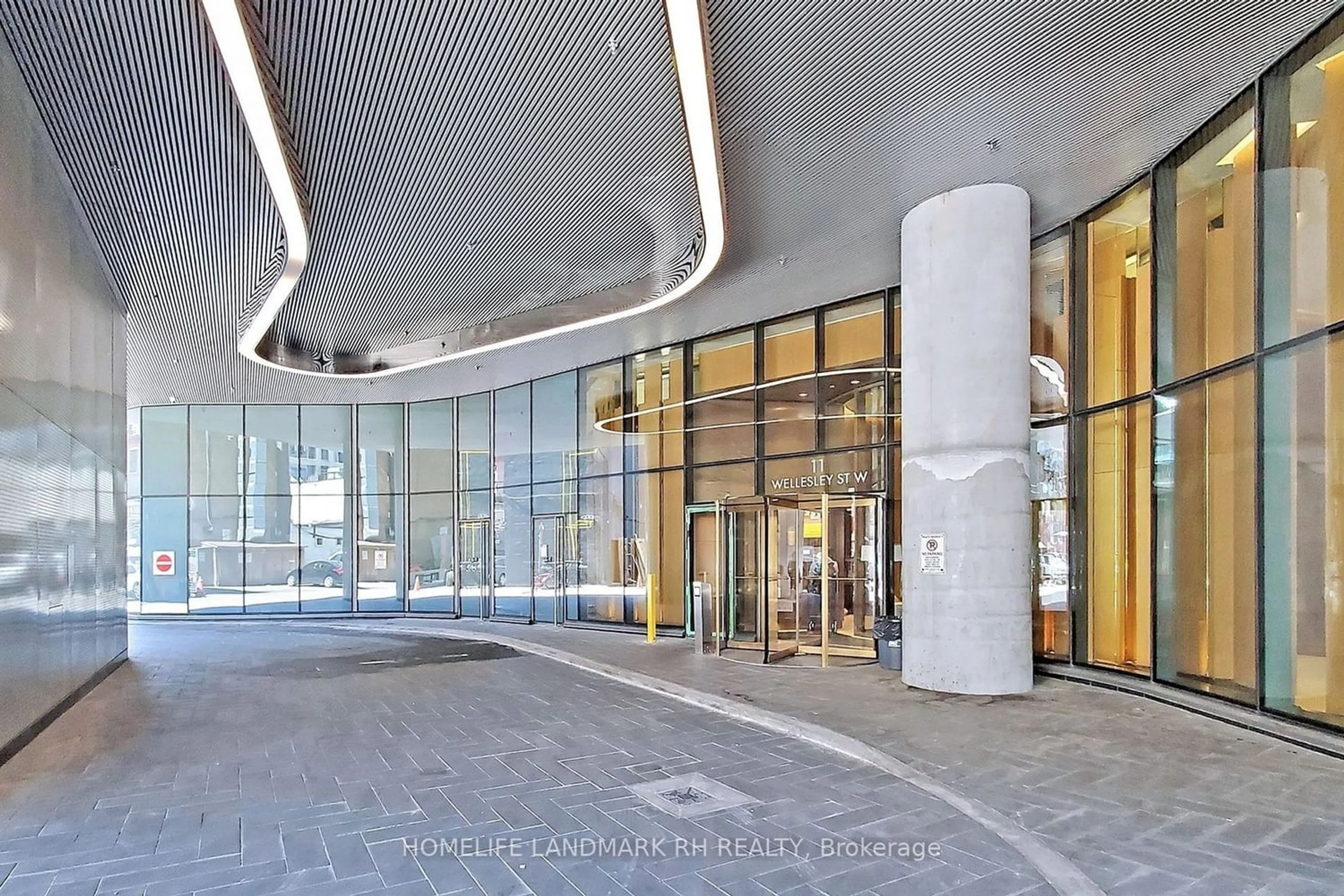 Indoor foyer for 11 Wellesley St #3202, Toronto Ontario M4Y 0G4