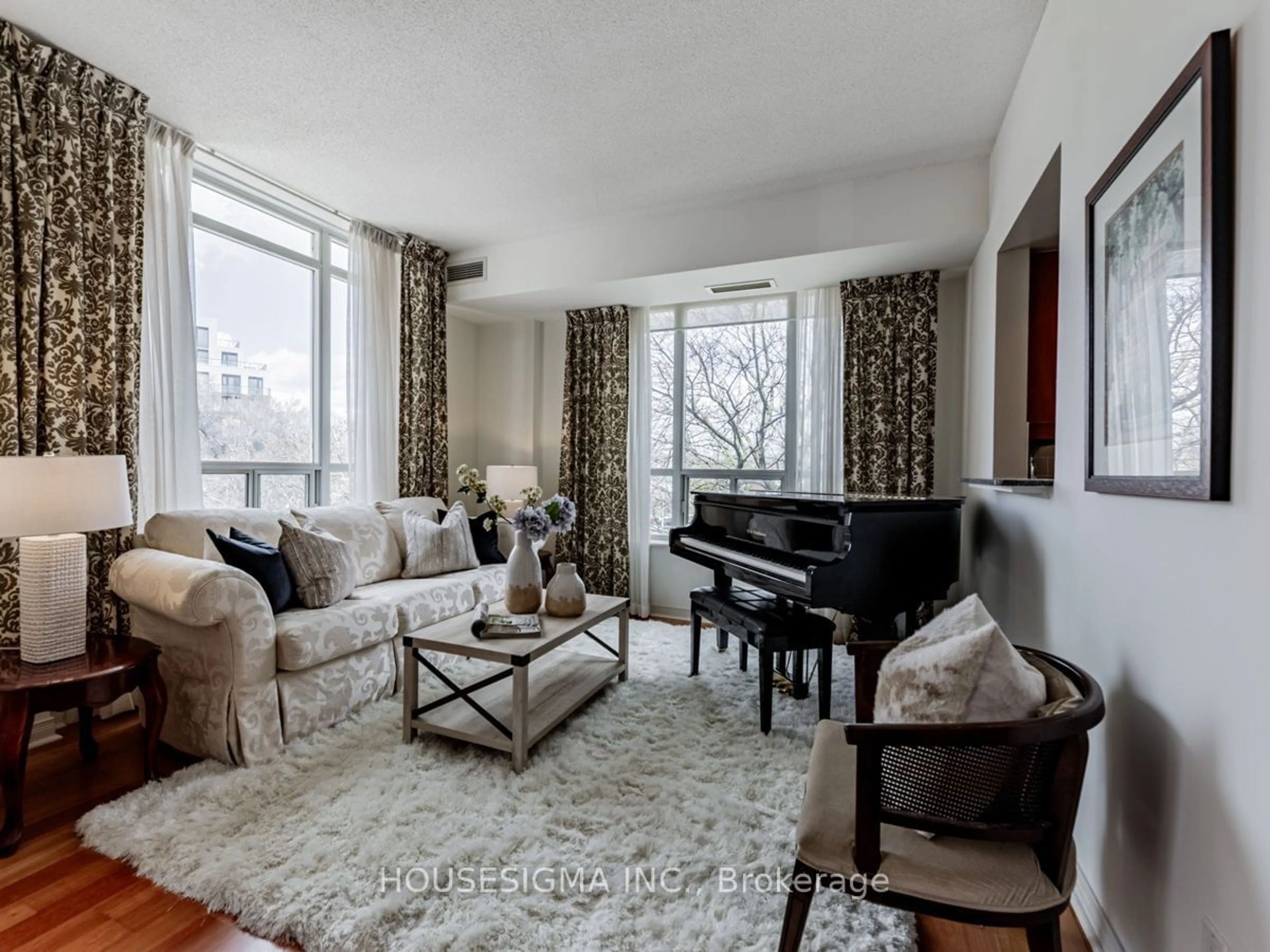 Living room for 485 Rosewell Ave #309, Toronto Ontario M4R 2J2