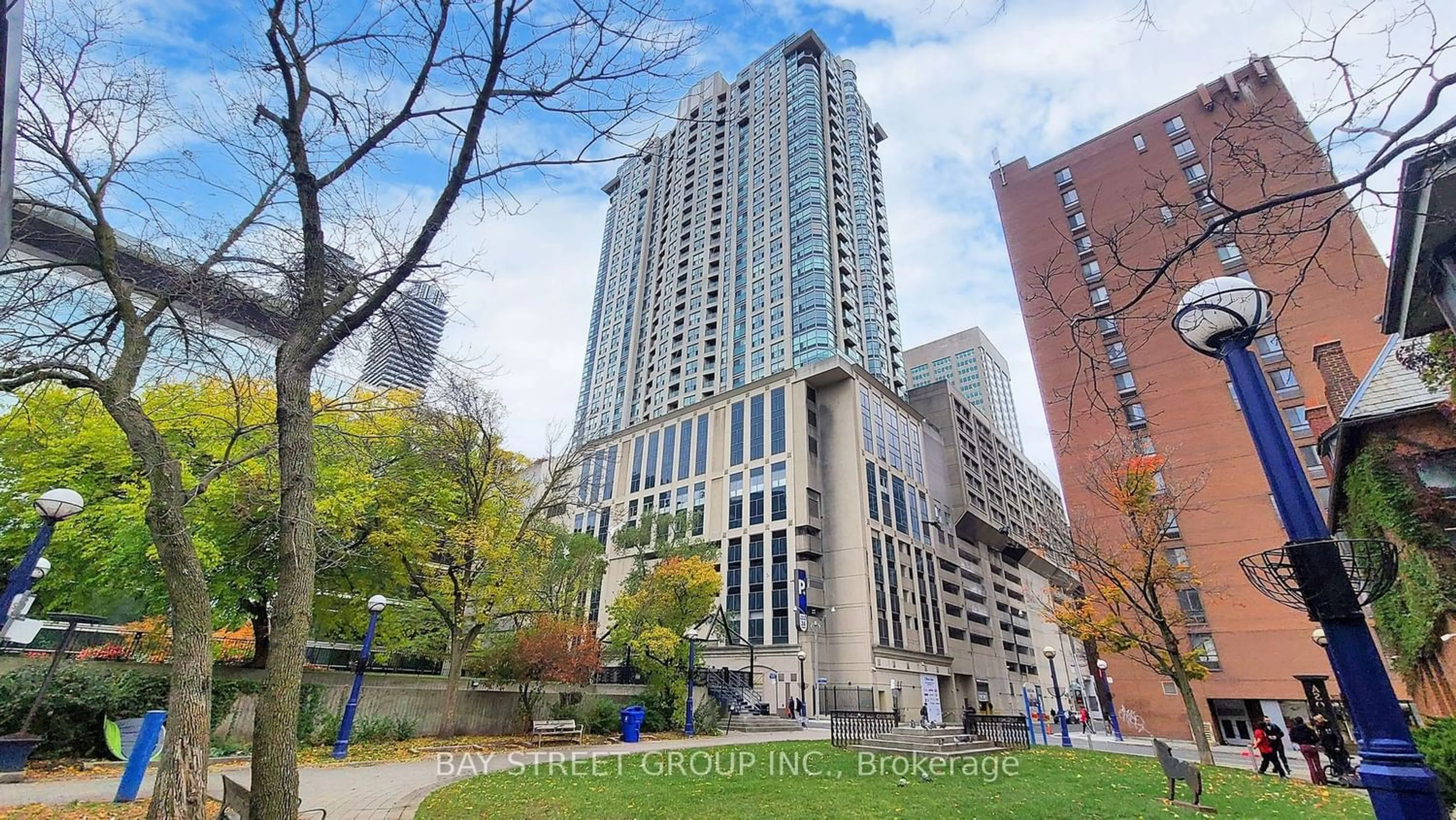 A pic from exterior of the house or condo for 8 Park Rd #2016, Toronto Ontario M4W 3S5