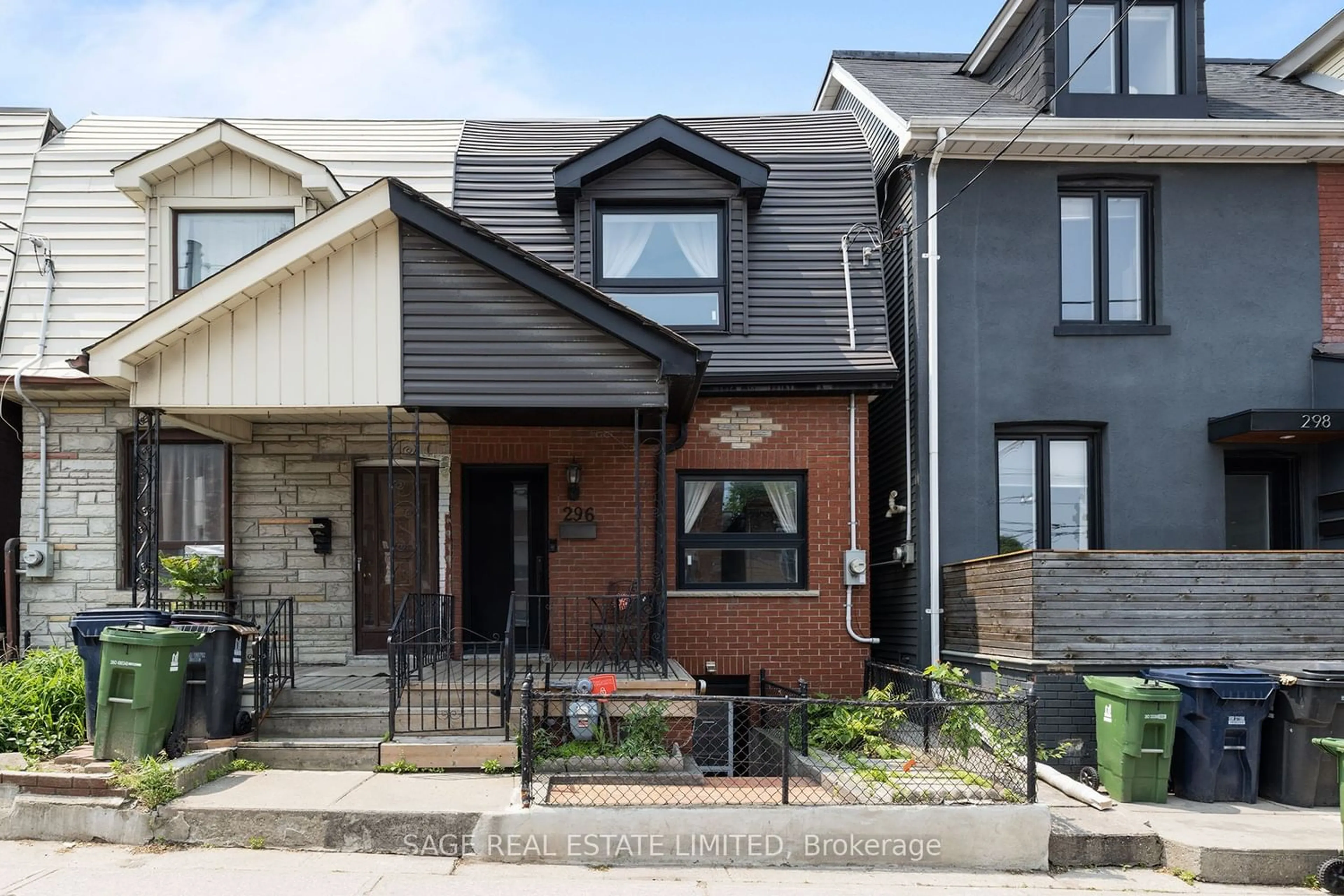 Home with brick exterior material for 296 Ossington Ave, Toronto Ontario M6J 3A3