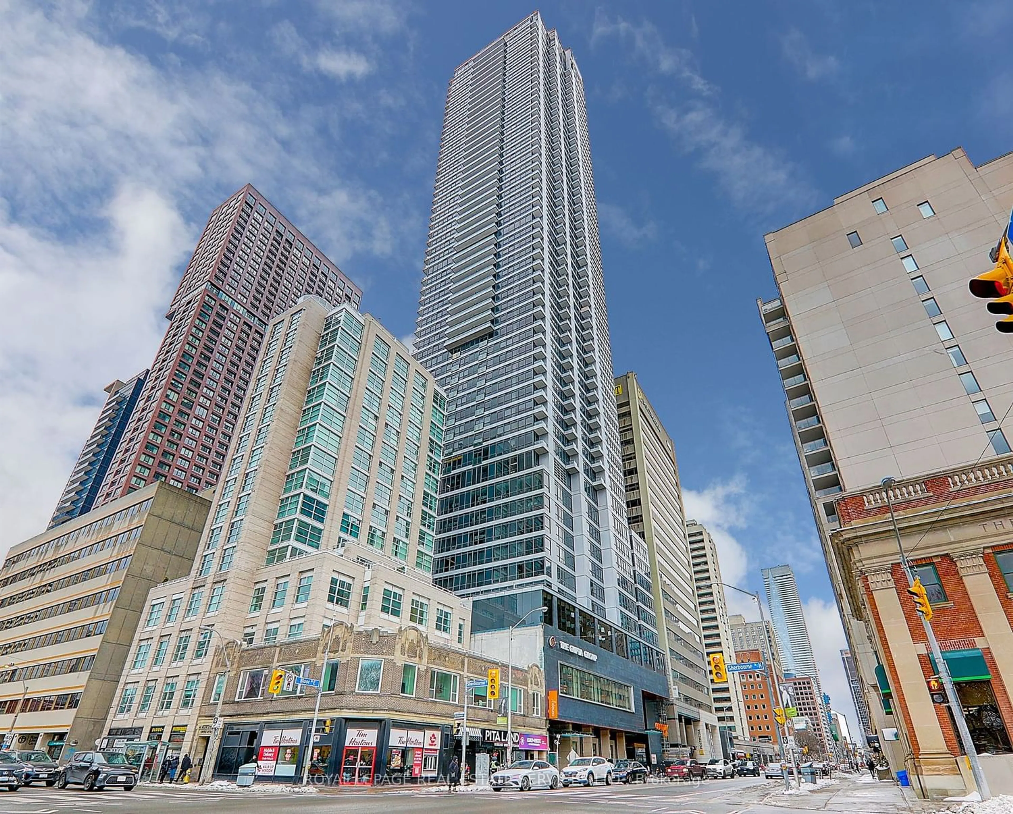 A pic from exterior of the house or condo for 395 Bloor St #4510, Toronto Ontario M4W 1H7