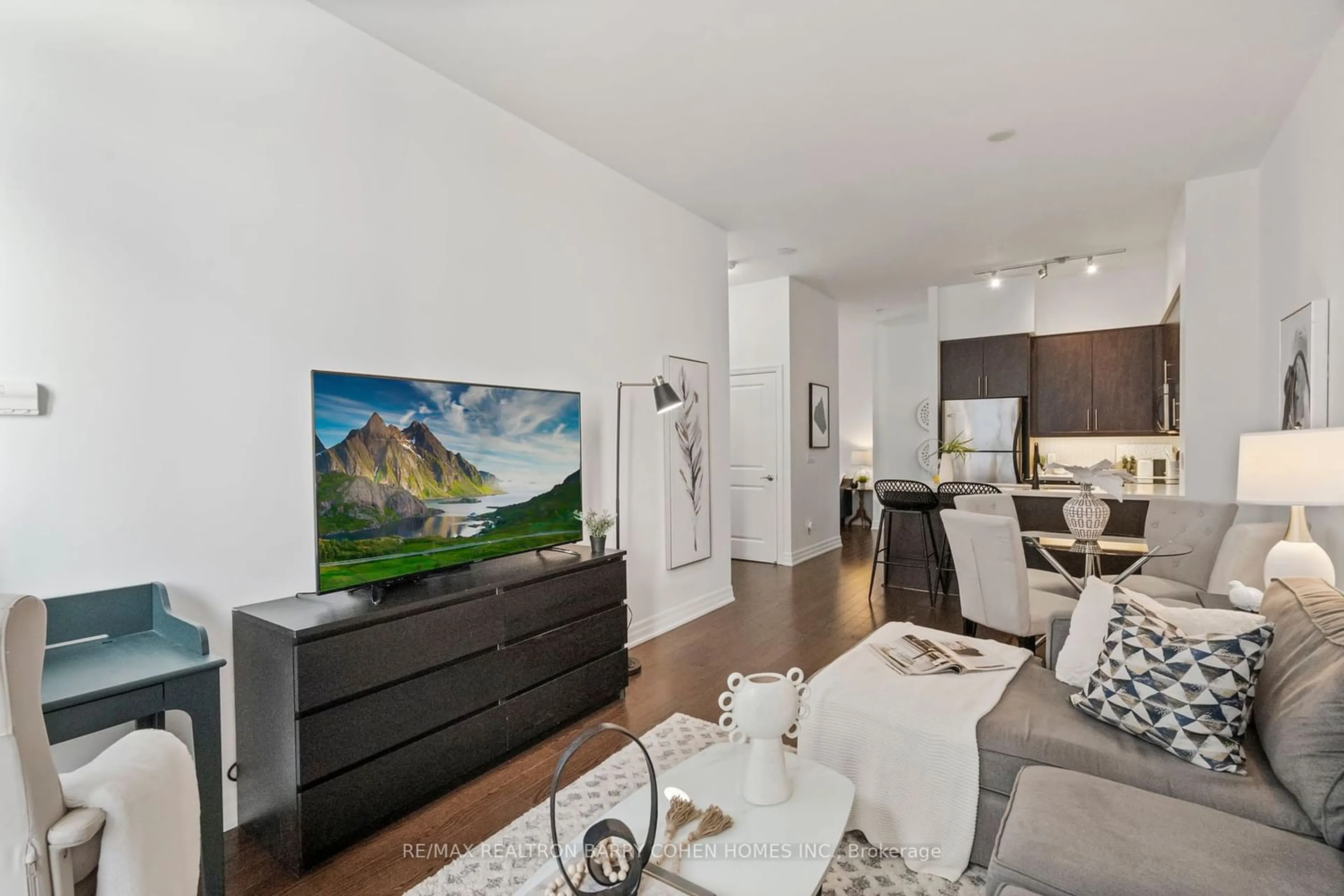 Living room for 500 St Clair Ave #203, Toronto Ontario M6C 1A8