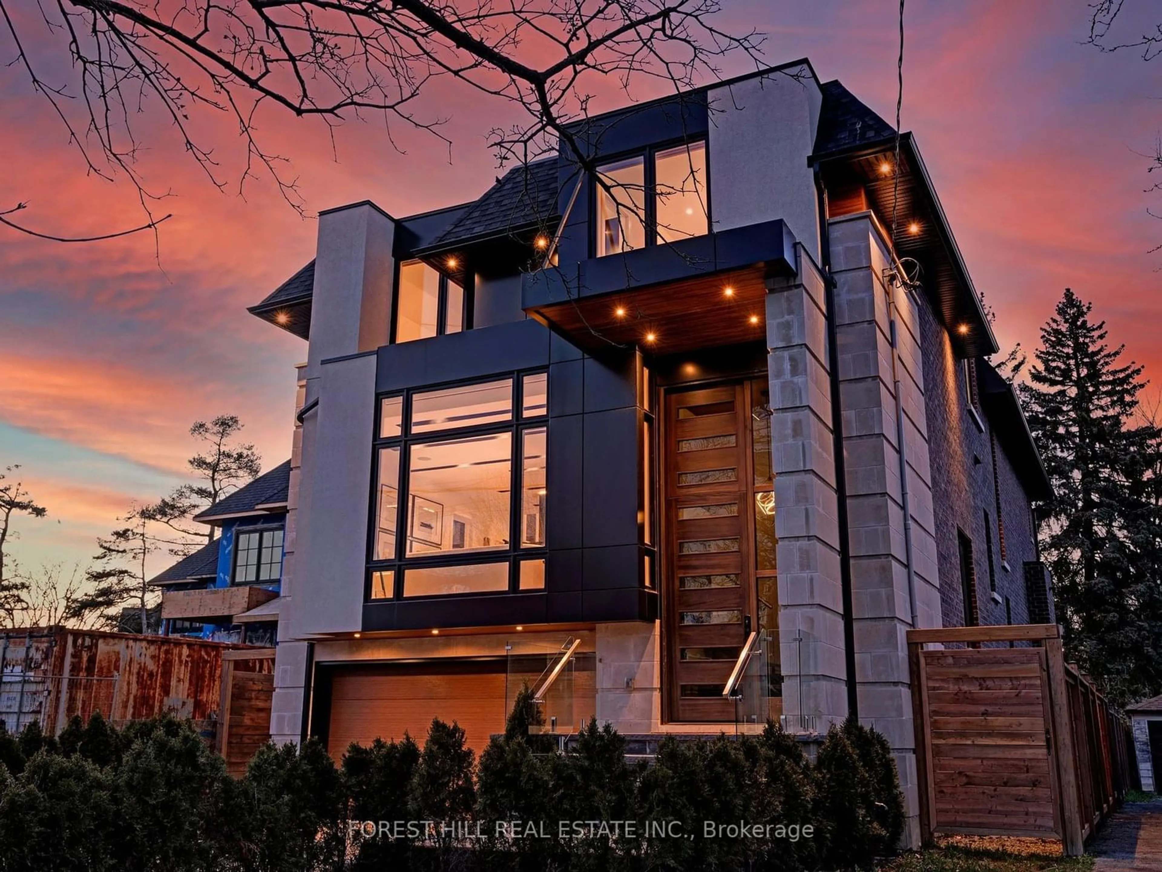 Home with brick exterior material for 208 Churchill Ave, Toronto Ontario M2R 1E1