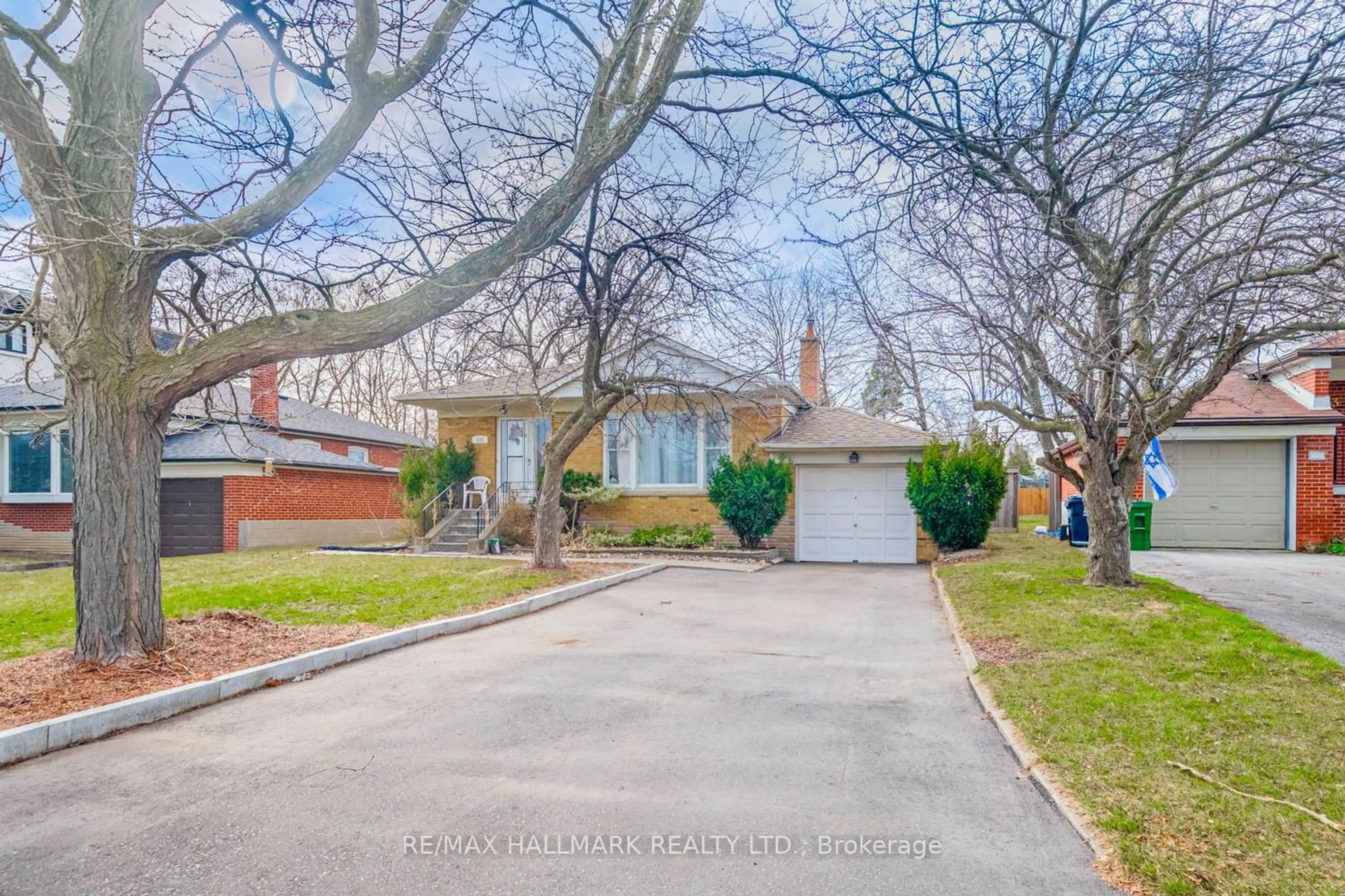 Street view for 131 Searle Ave, Toronto Ontario M3H 4B1