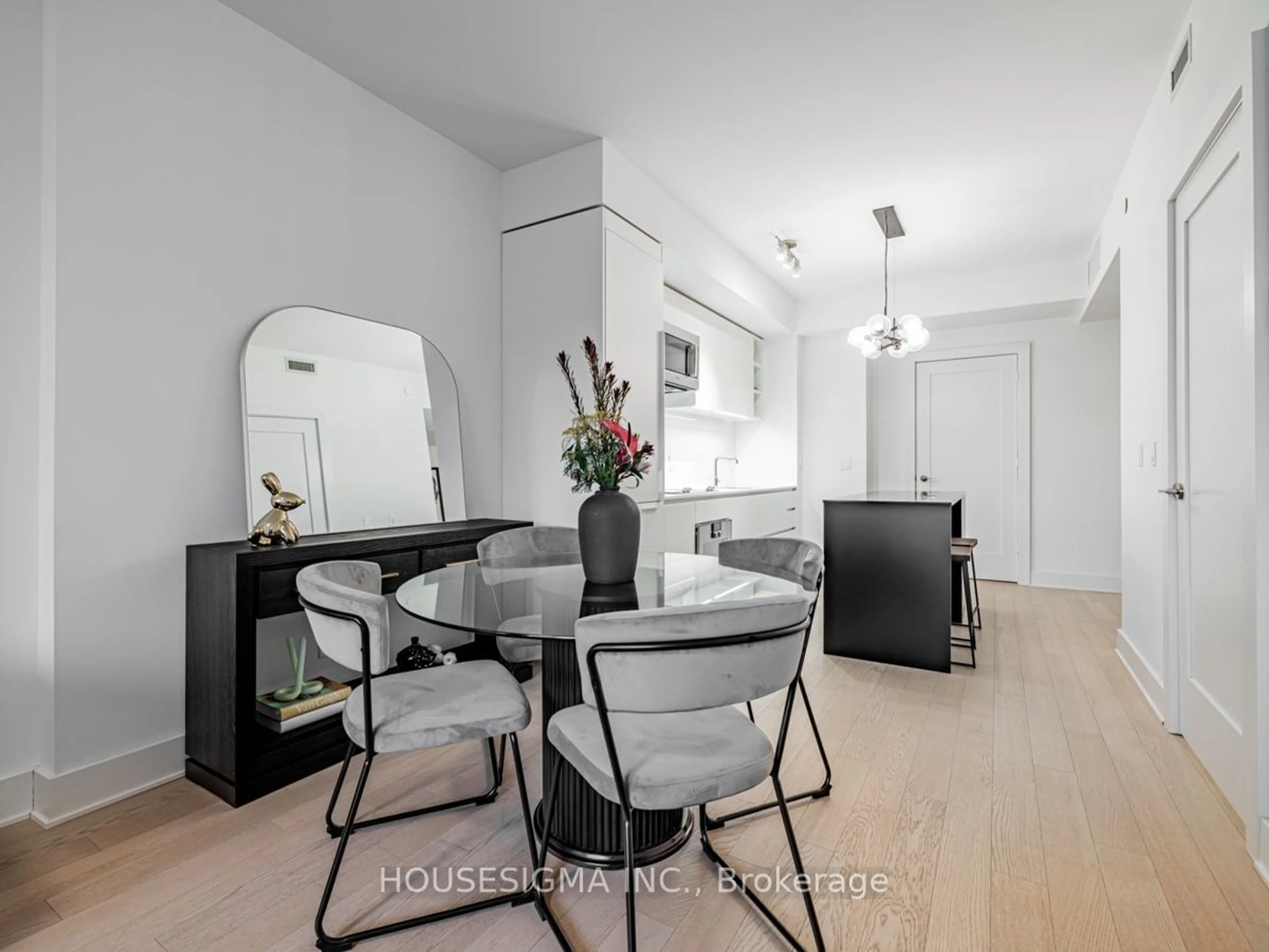 Dining room for 128 Pears Ave #302, Toronto Ontario M5R 1T2