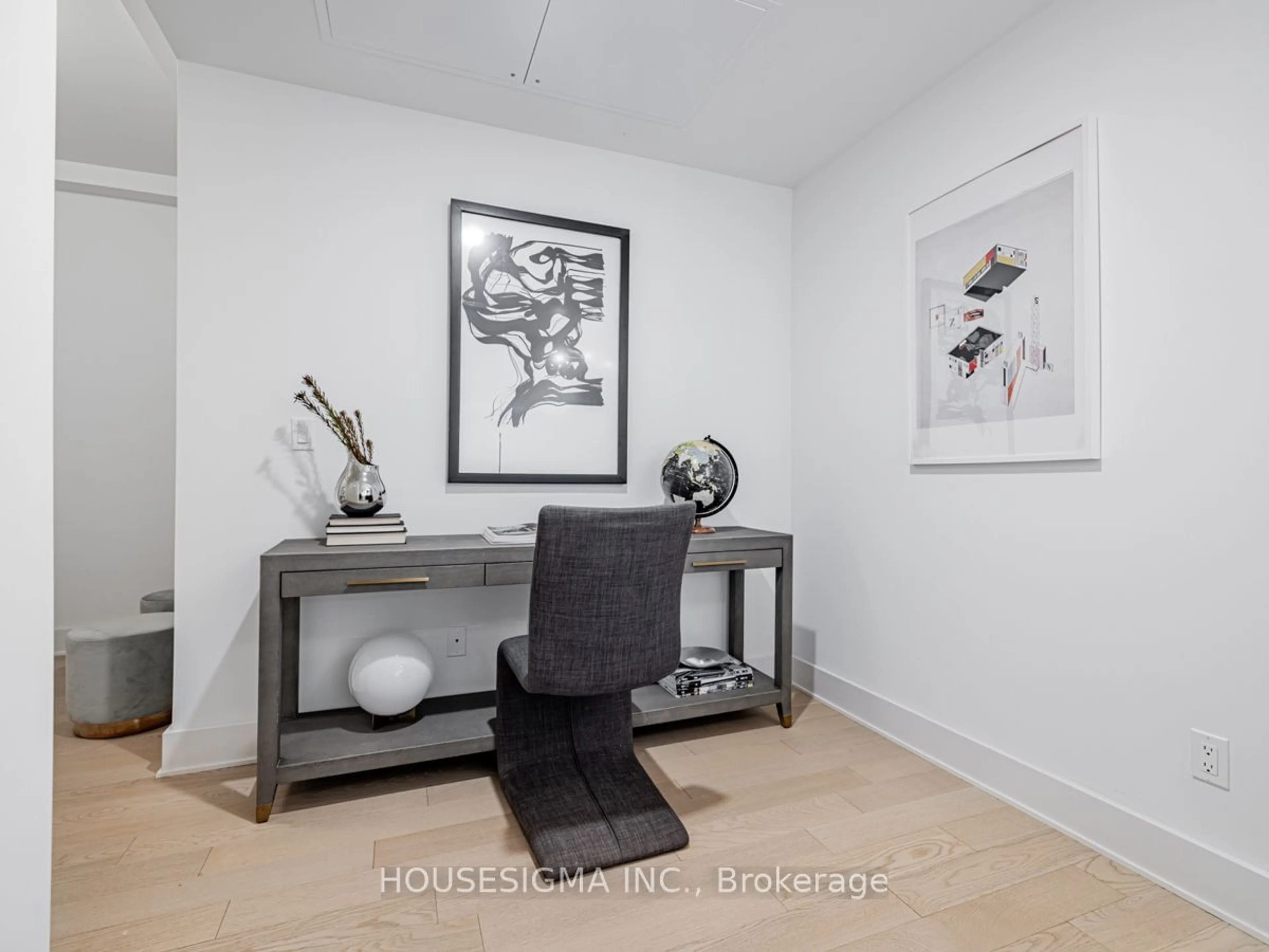 Indoor entryway for 128 Pears Ave #302, Toronto Ontario M5R 1T2