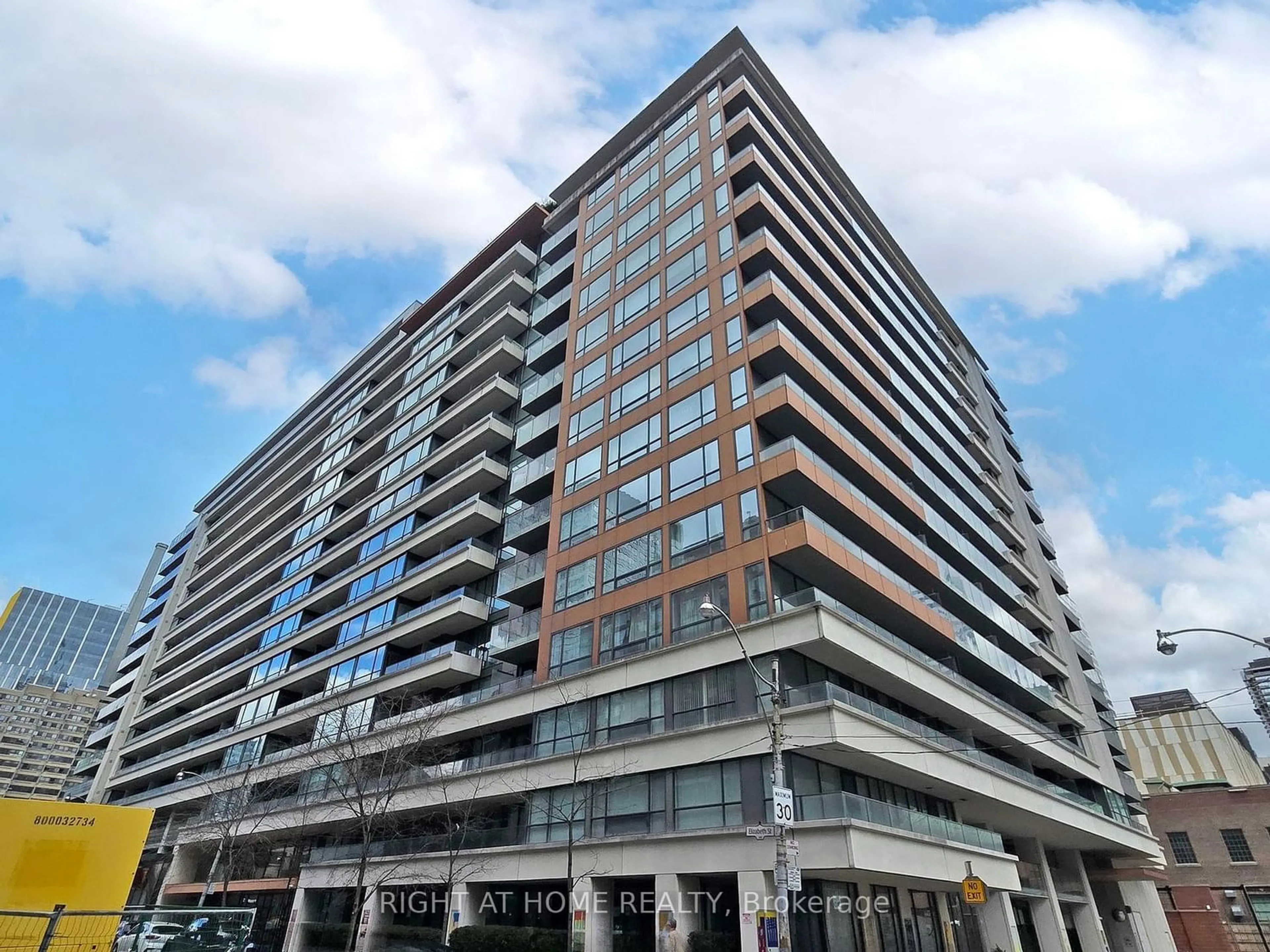 A pic from exterior of the house or condo for 111 Elizabeth St #1702, Toronto Ontario M5G 1P7