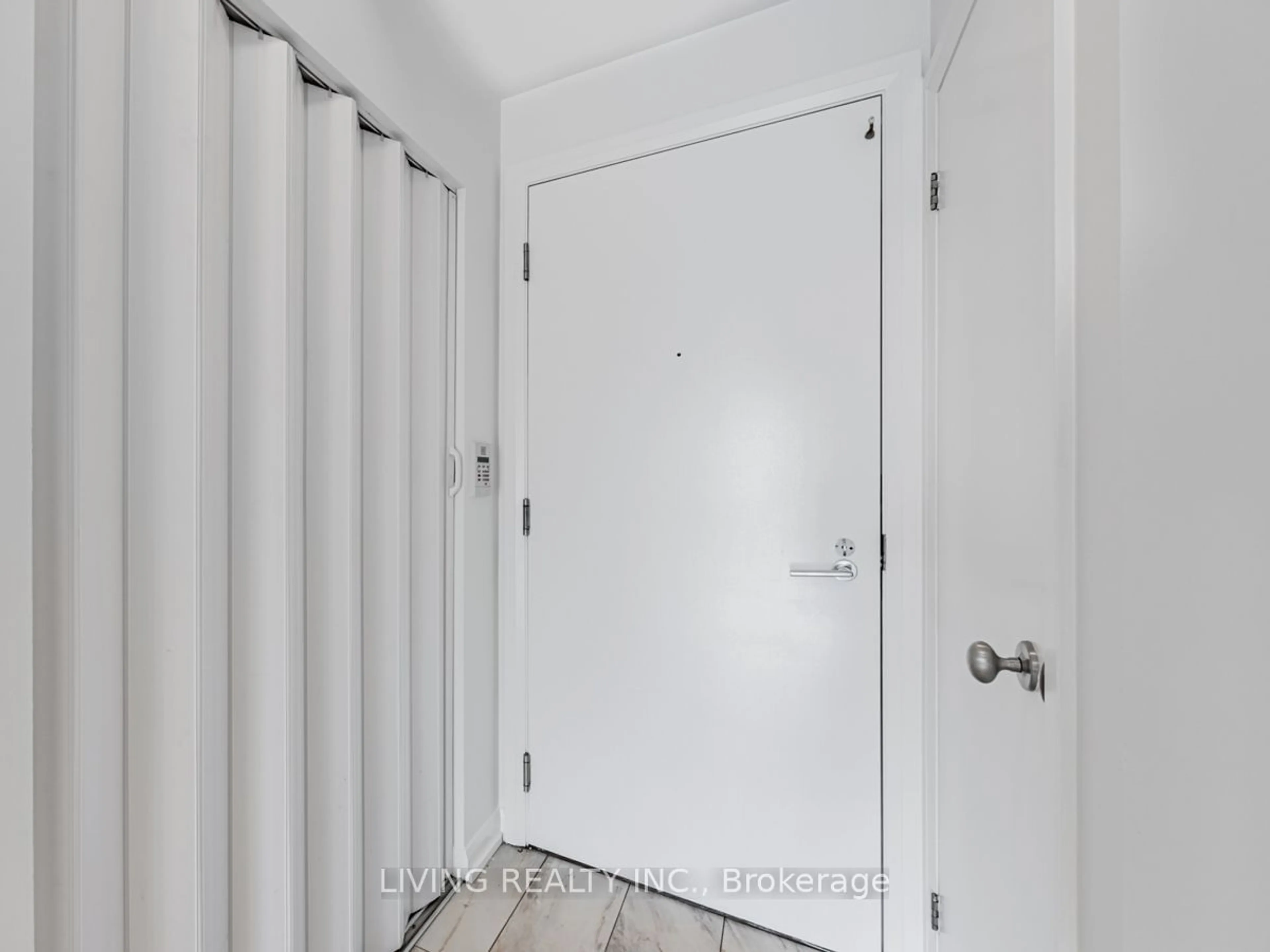 Indoor entryway for 111 Elizabeth St #1523B, Toronto Ontario M5G 1P7