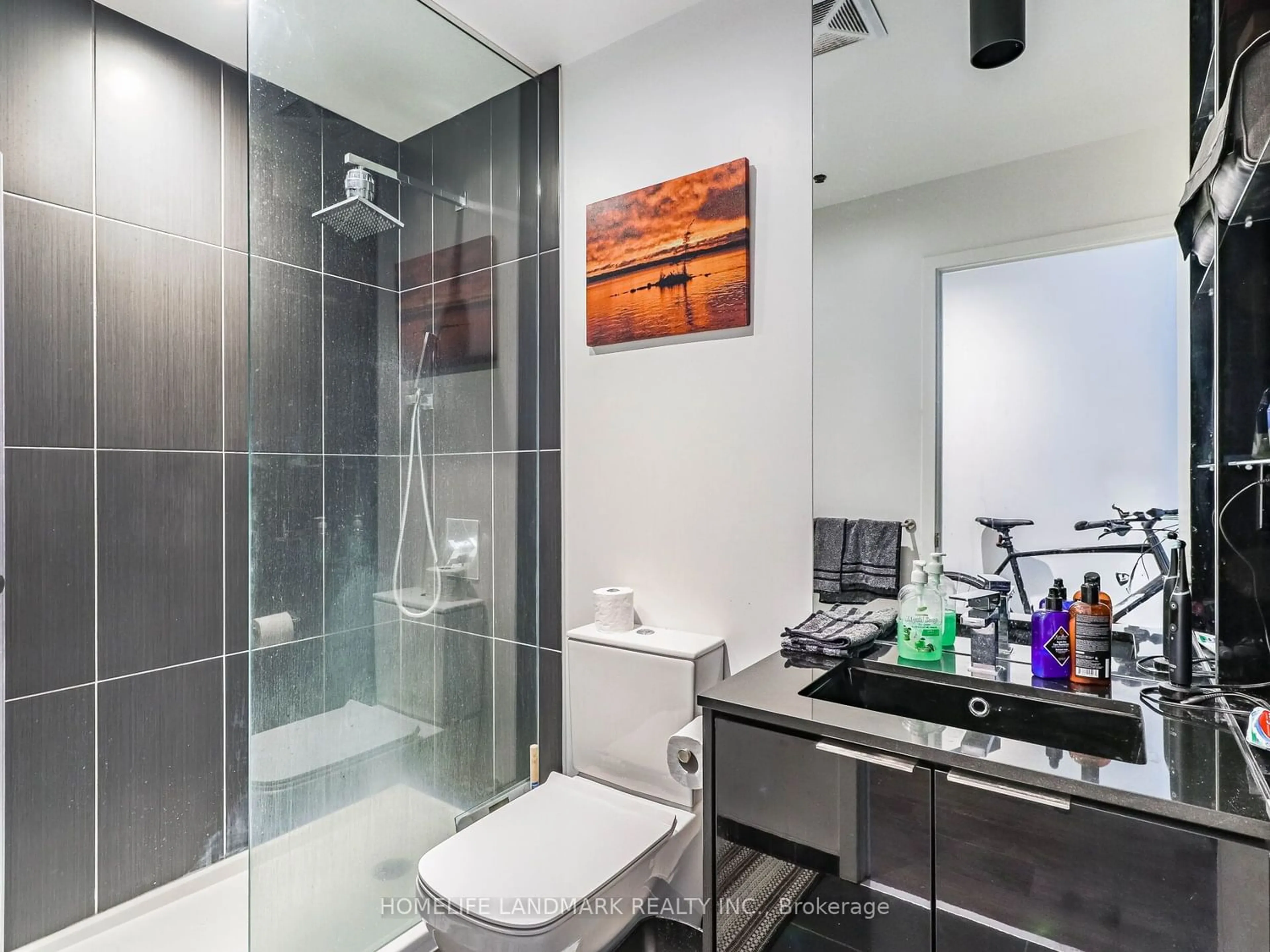 Contemporary bathroom for 70 Temperance St #3411, Toronto Ontario M5H 0B1
