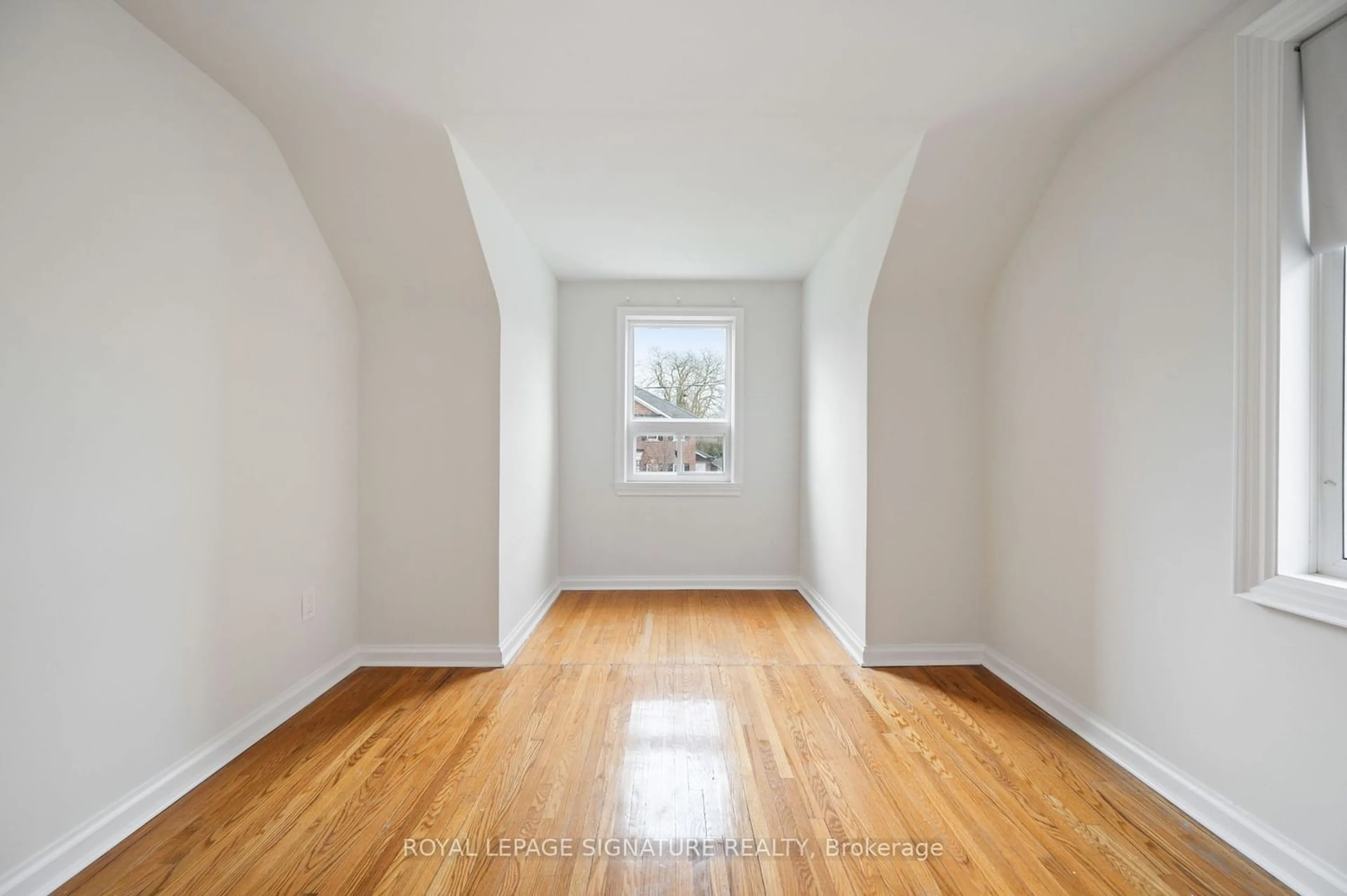 A pic of a room for 124 Homewood Ave, Toronto Ontario M2M 1K3