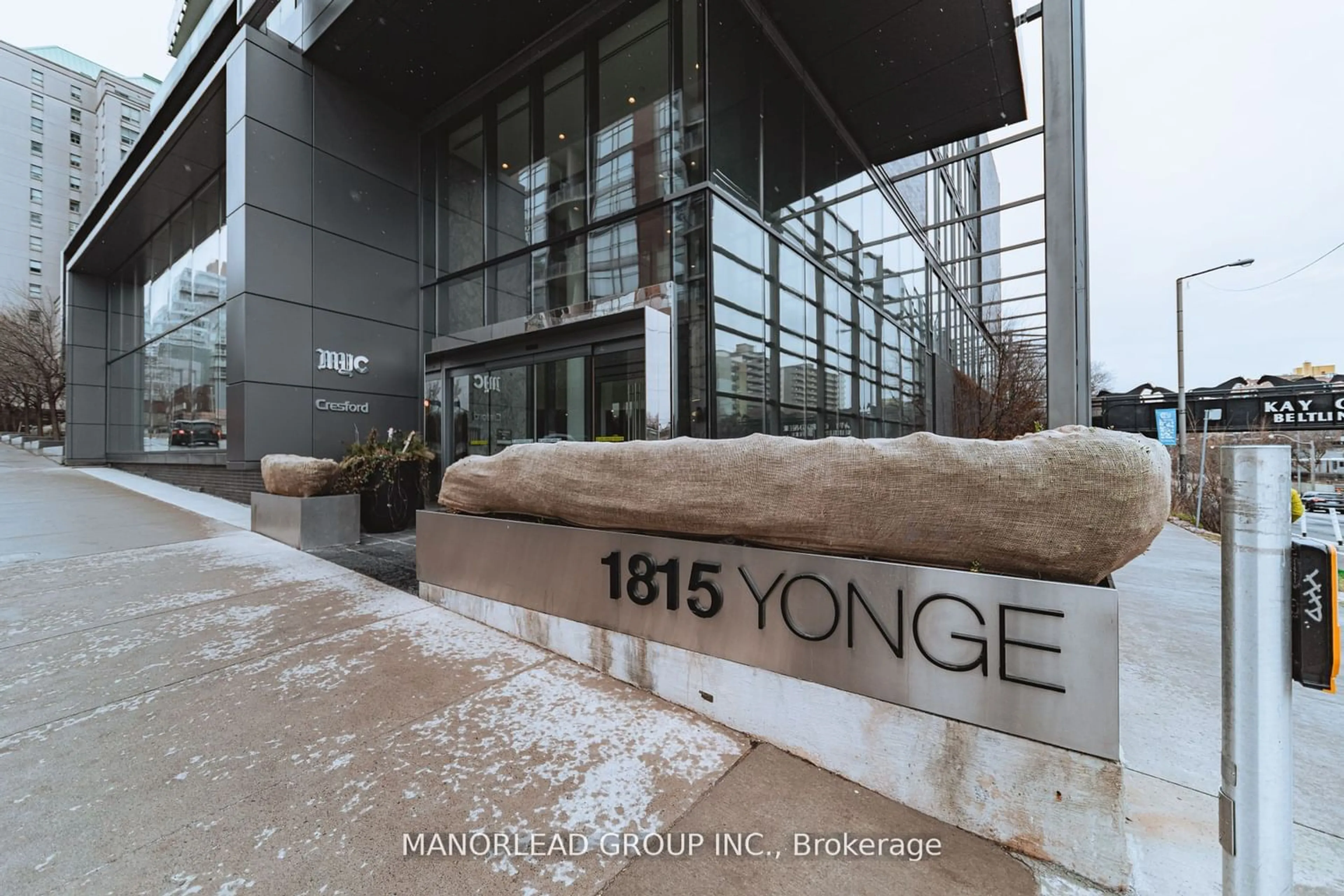 Indoor foyer for 1815 Yonge St #Th 409, Toronto Ontario M4T 2A4