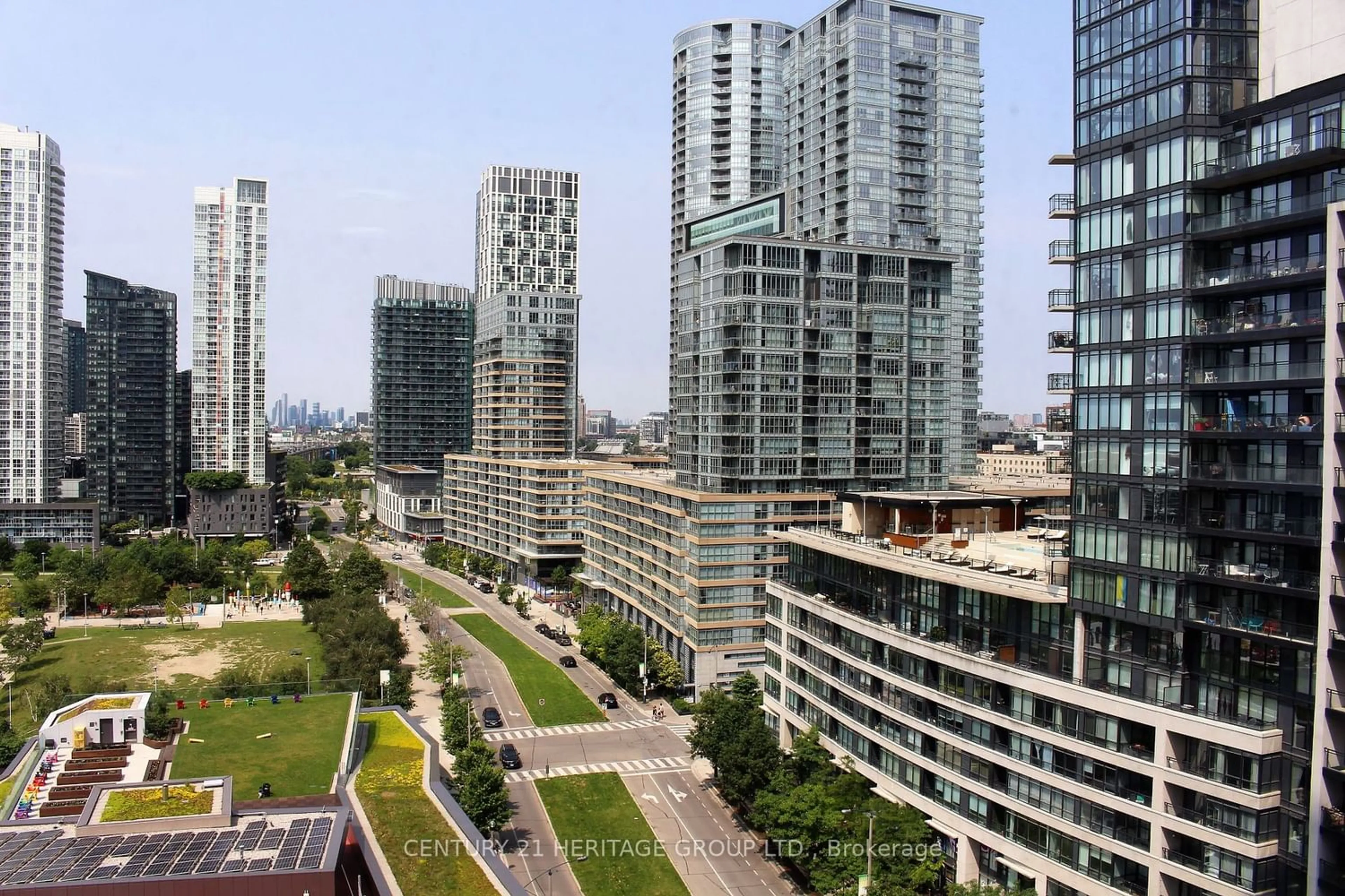 A pic from exterior of the house or condo for 15 Fort York Blvd #1802, Toronto Ontario M5V 3Y4