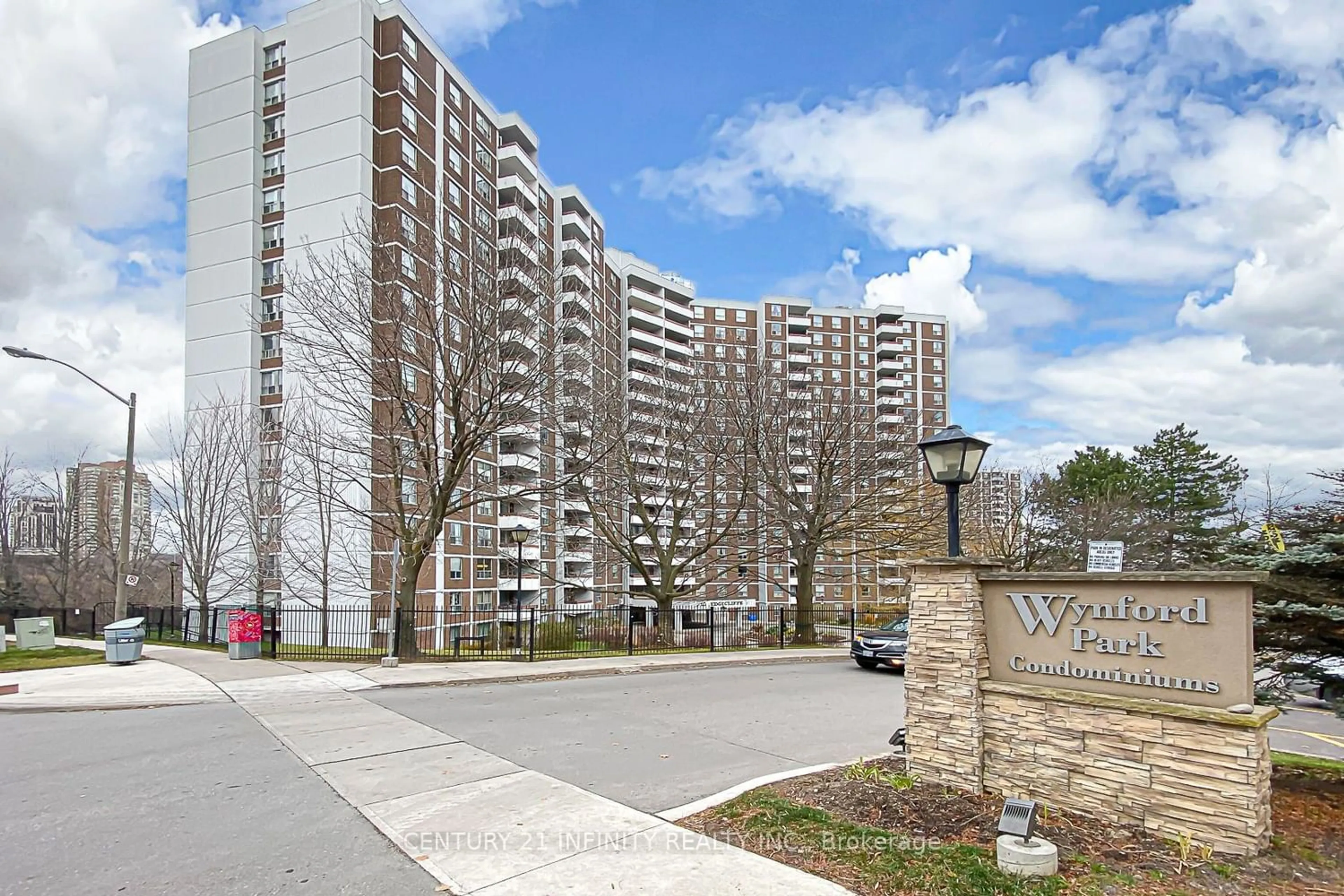 A pic from exterior of the house or condo for 10 Edgecliff Gfwy #314, Toronto Ontario M3C 3A3