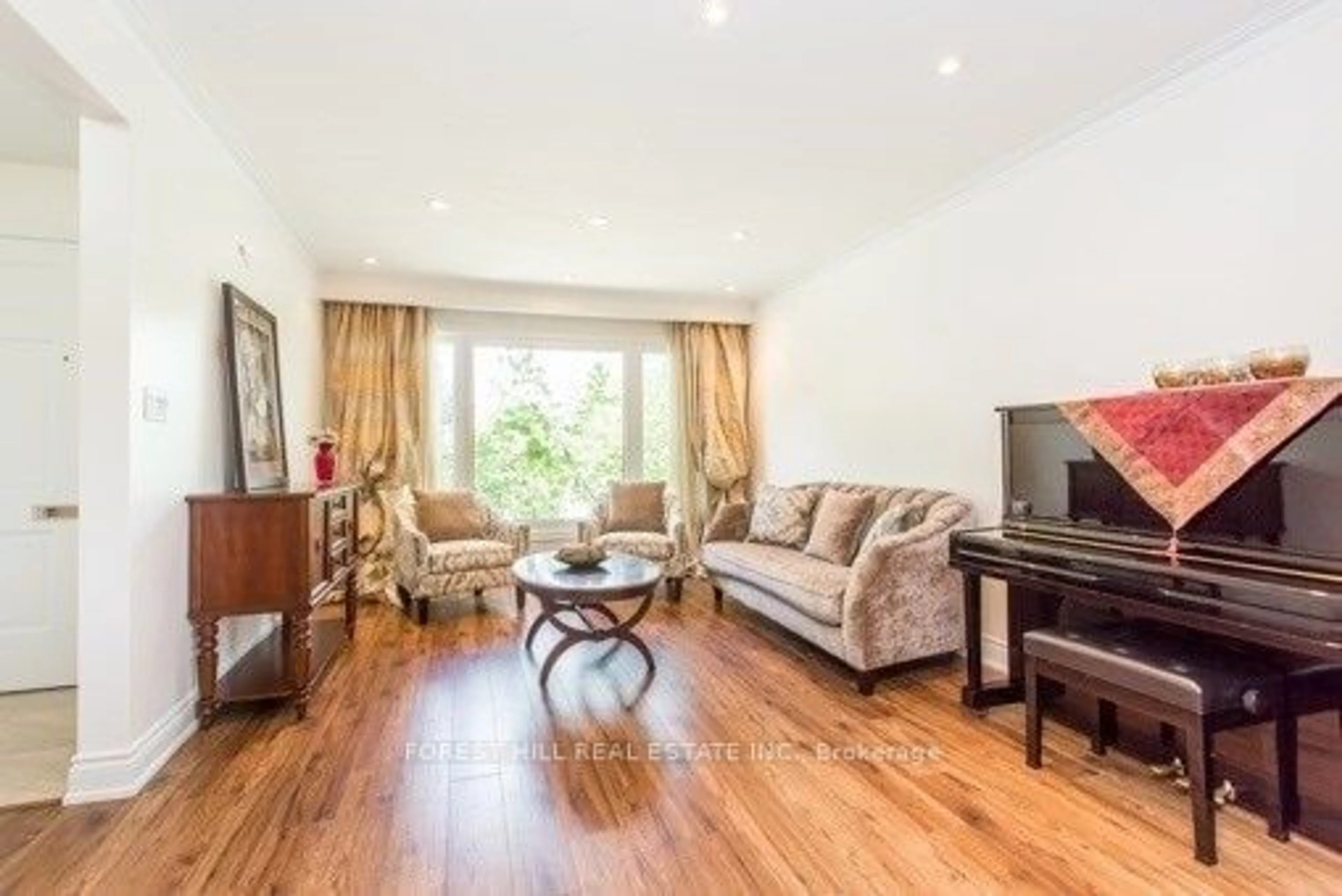 Living room for 257 Otonabee Ave, Toronto Ontario M2M 2S9