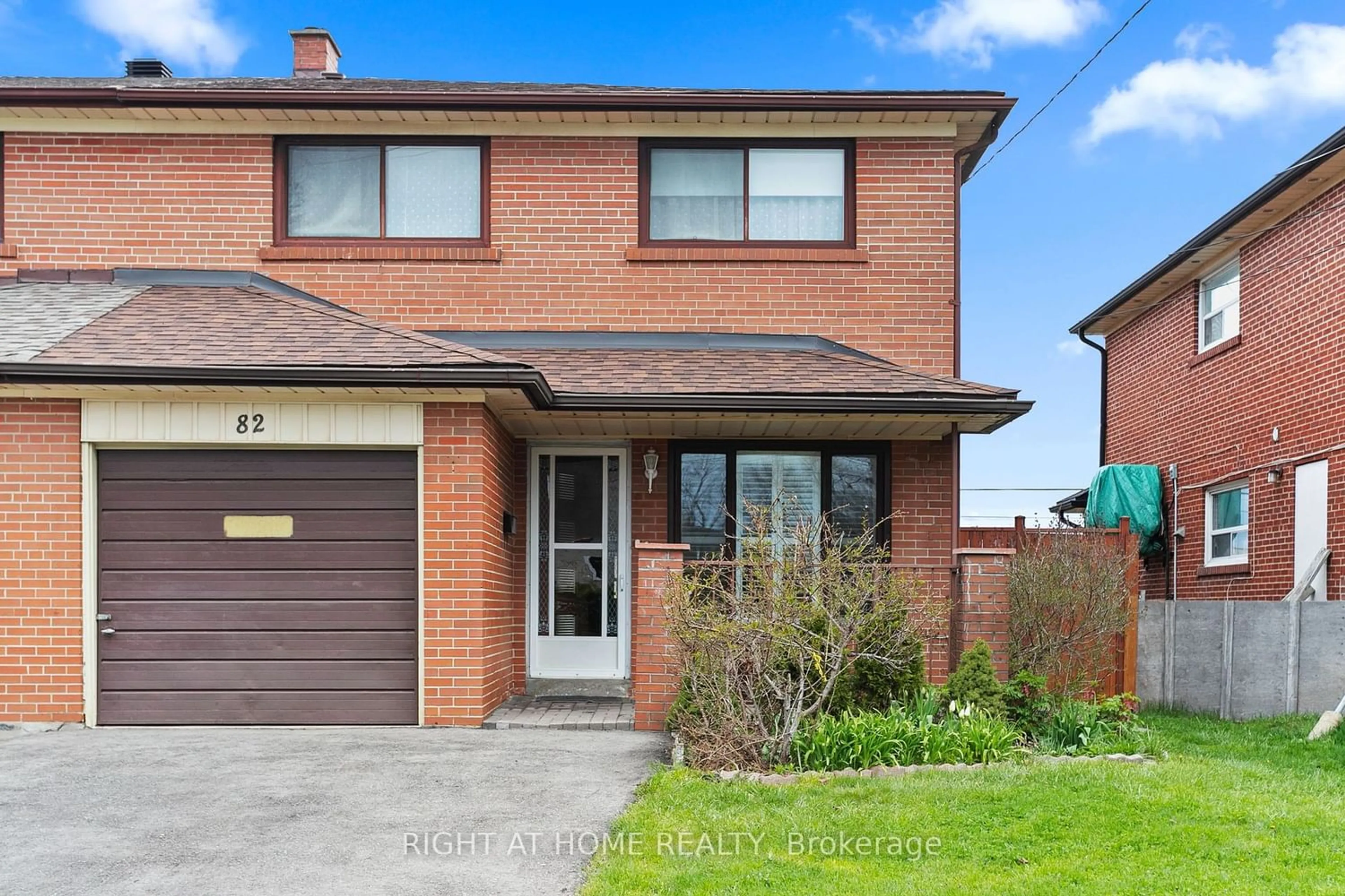 Home with brick exterior material for 82 Tanjoe Cres, Toronto Ontario M2M 1P7