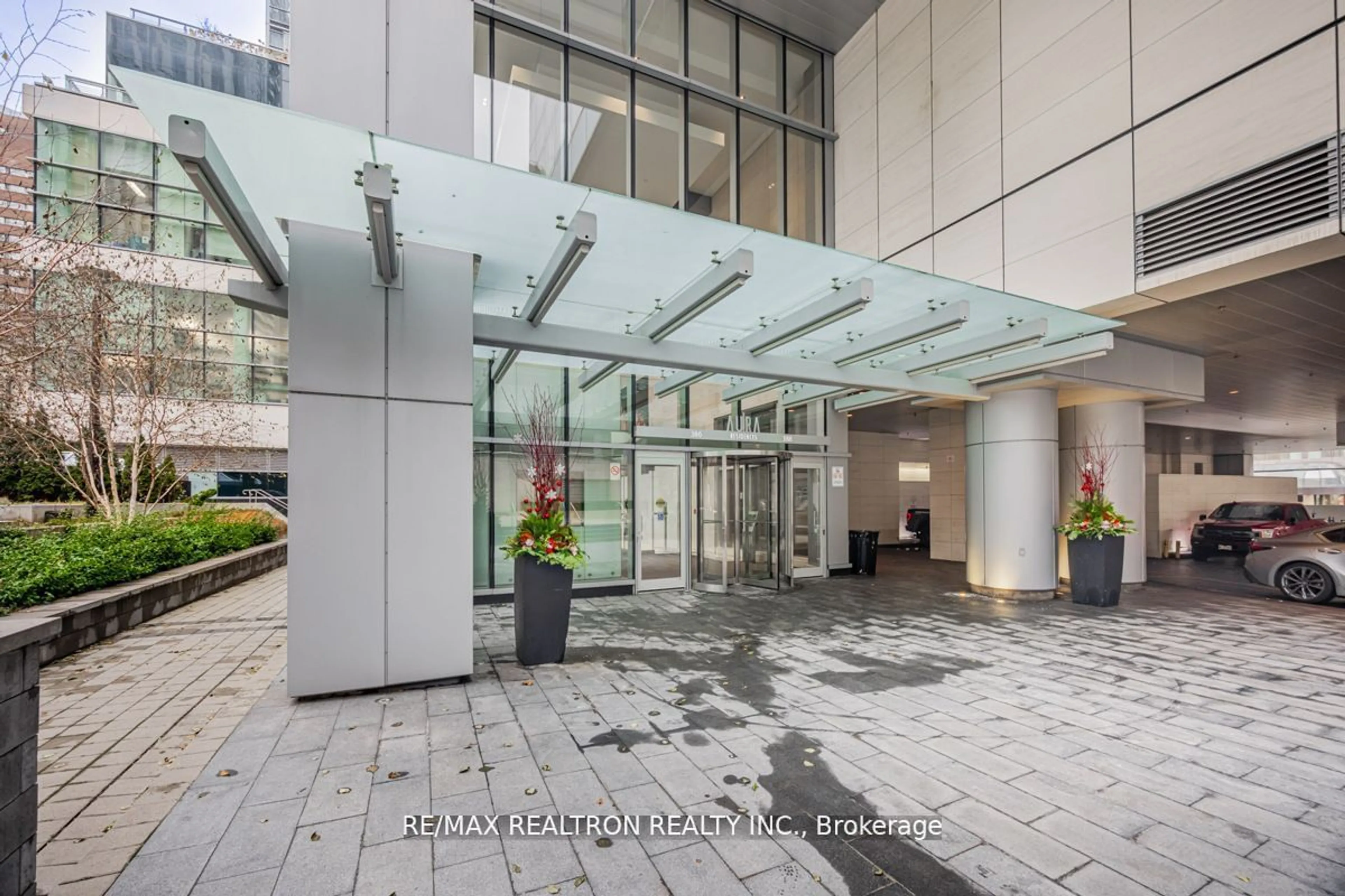 Indoor foyer for 386 Yonge St #4508, Toronto Ontario M5B 0A5
