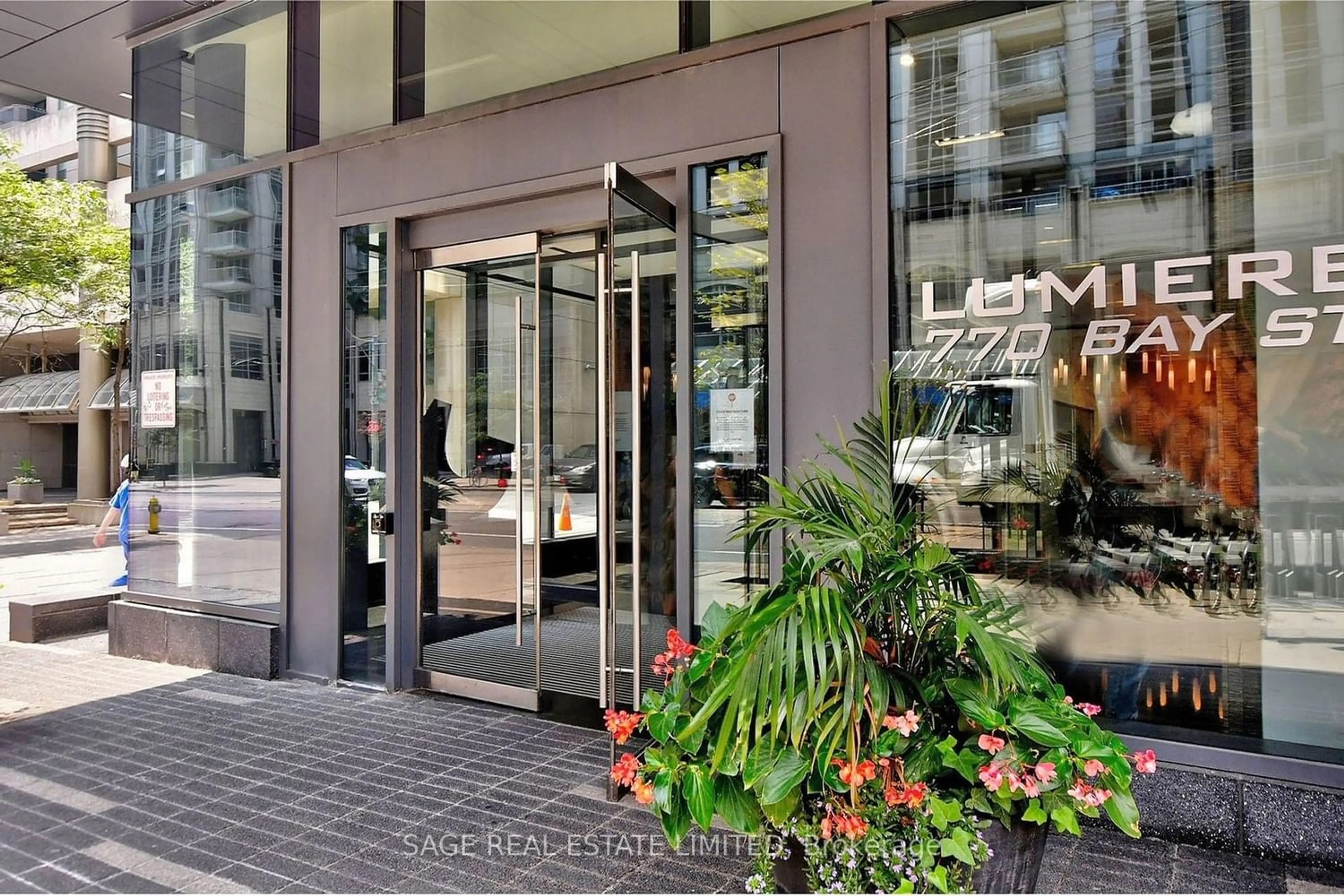 Indoor foyer for 770 Bay St #402, Toronto Ontario M5G 0A6
