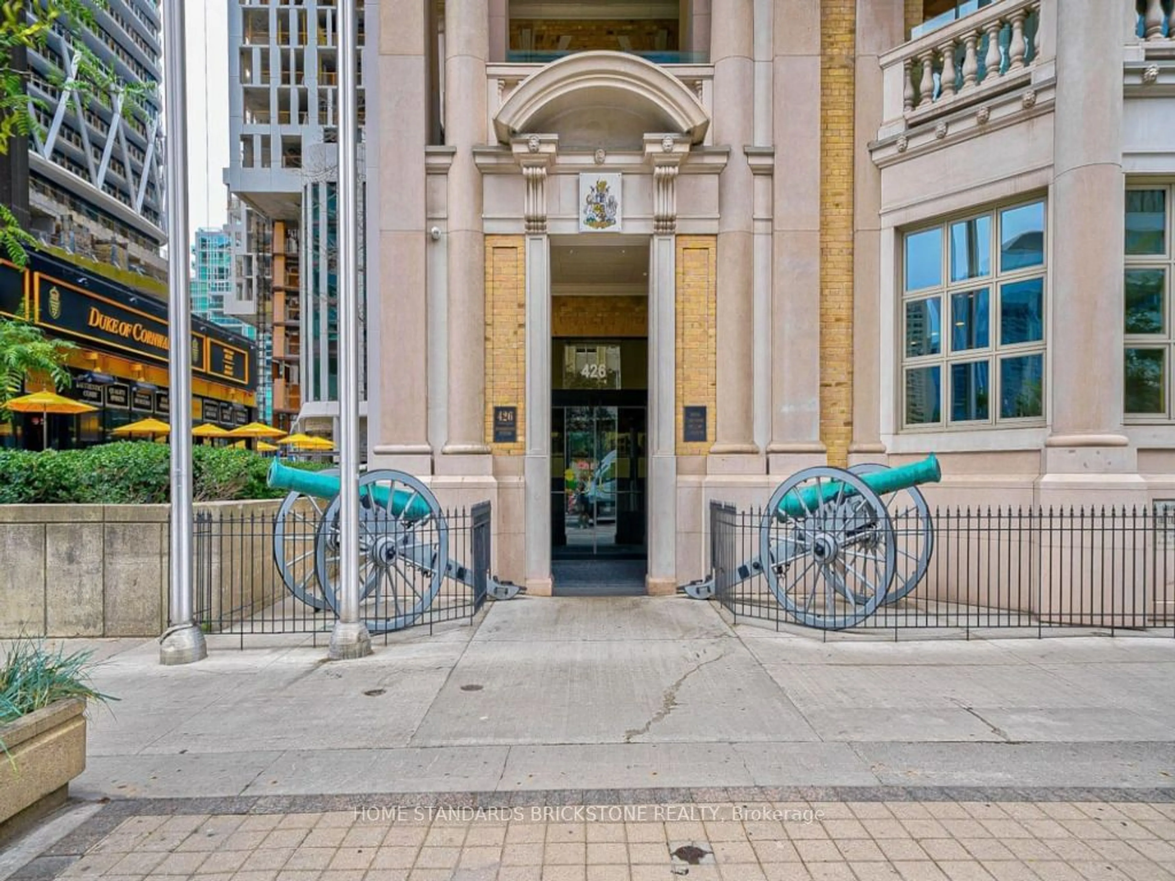 A pic from exterior of the house or condo for 426 University Ave #3306, Toronto Ontario M5G 1S9