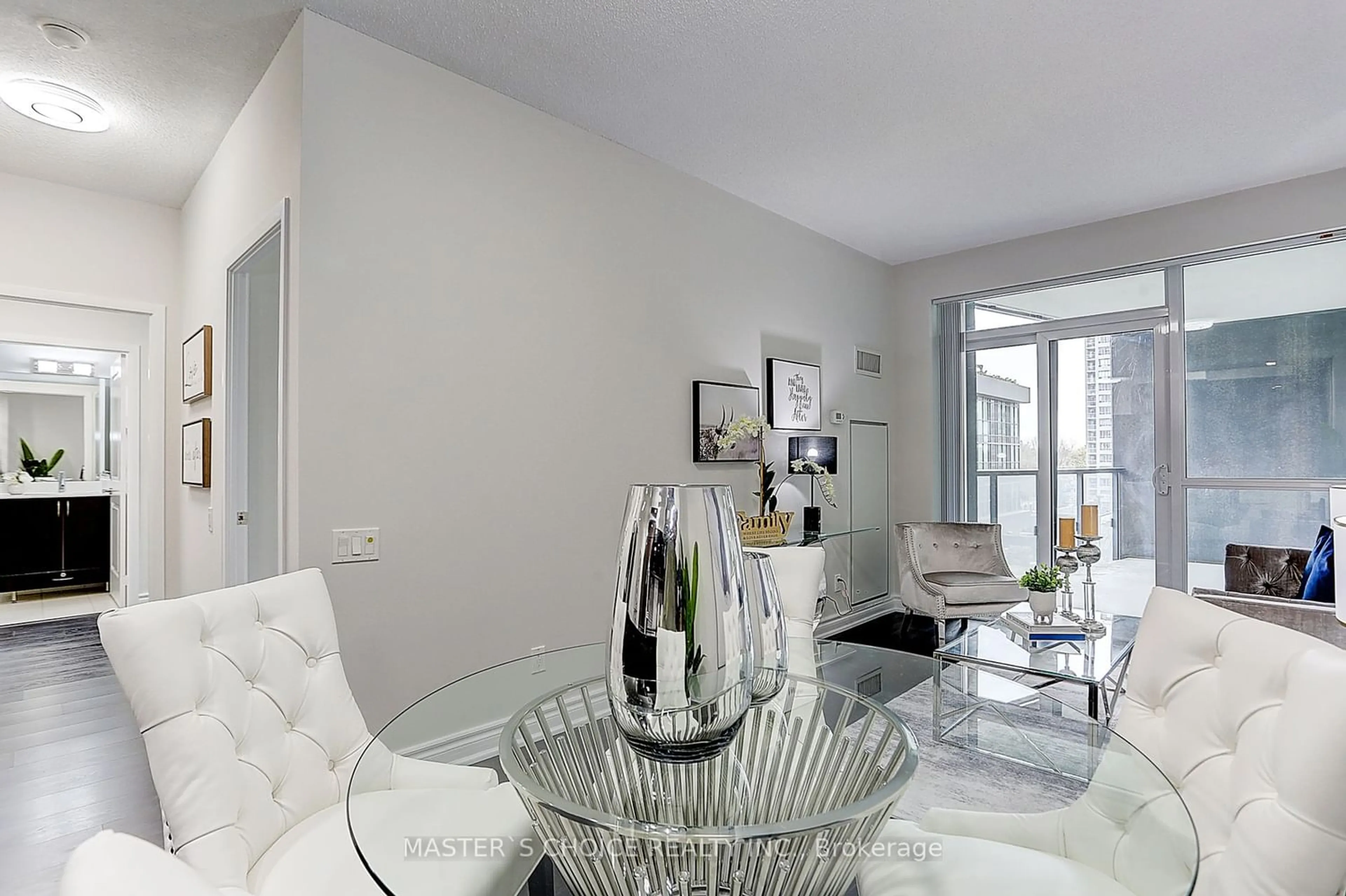 Living room for 5162 Yonge St #206, Toronto Ontario M2N 0E9
