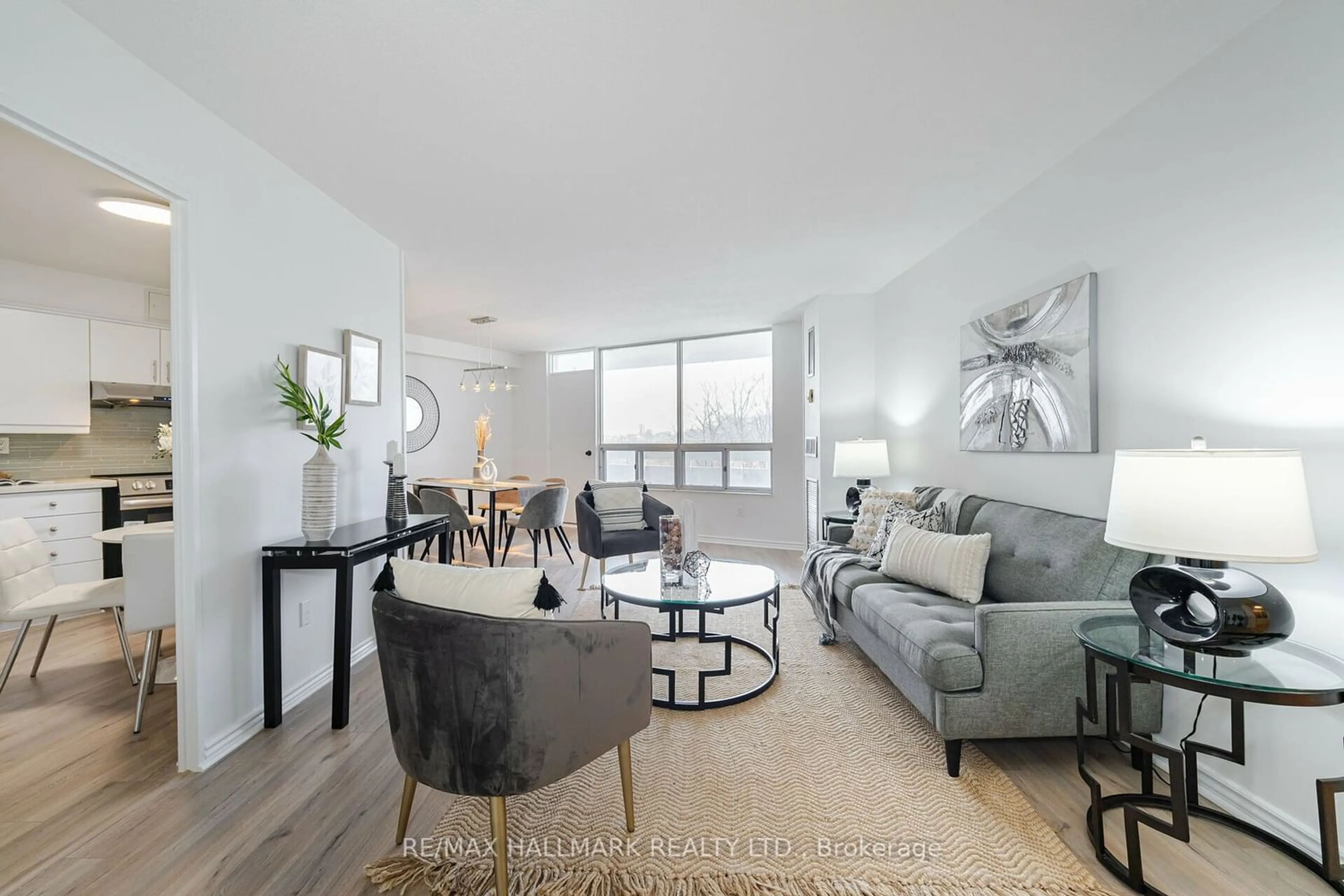 Living room for 20 Edgecliffe Gfwy #606, Toronto Ontario M3C 3A4