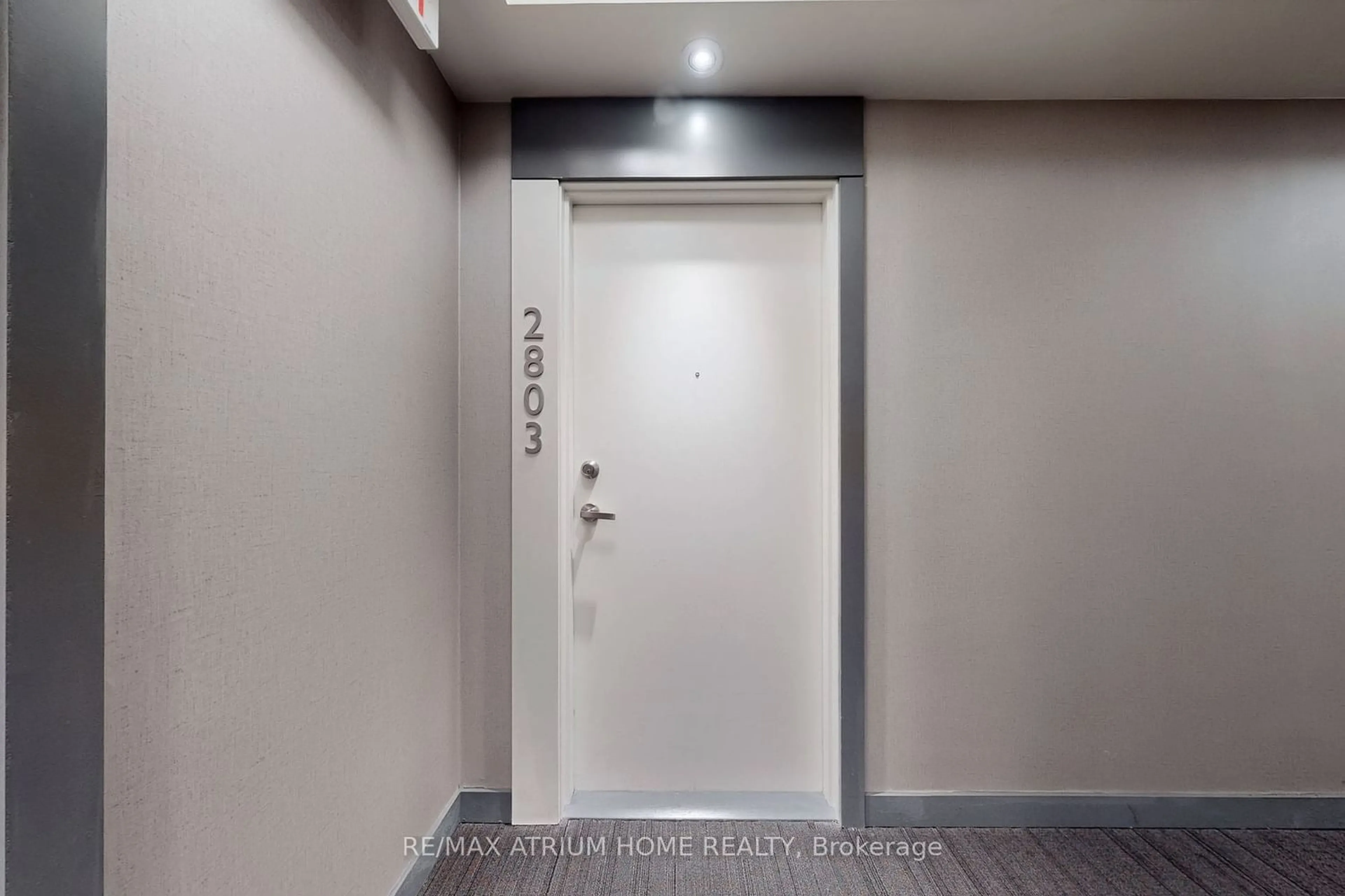 Indoor entryway for 15 Grenville St #2803, Toronto Ontario M4Y 1A1