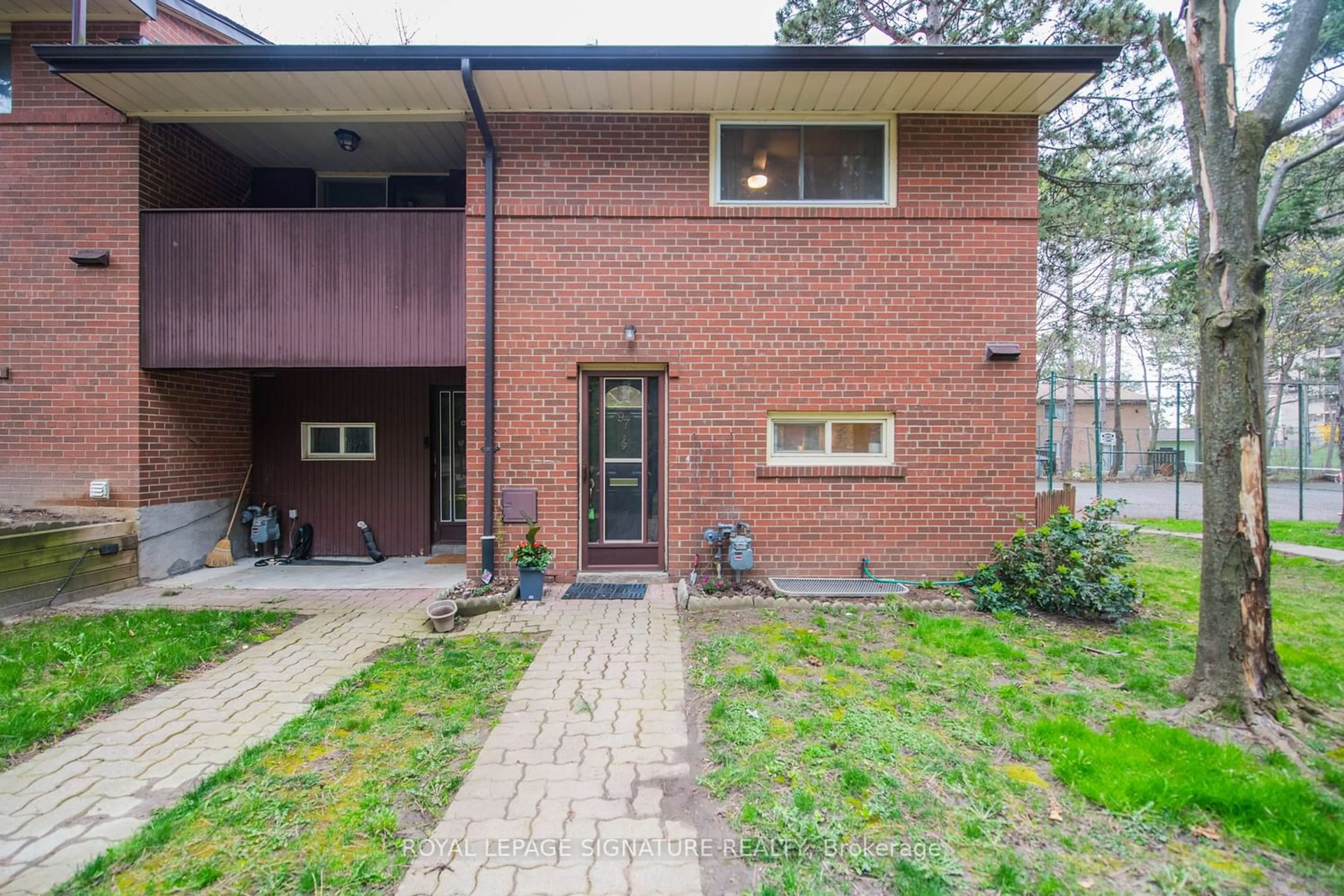 Home with brick exterior material for 6 Esterbrooke Ave #97, Toronto Ontario M2J 2C2