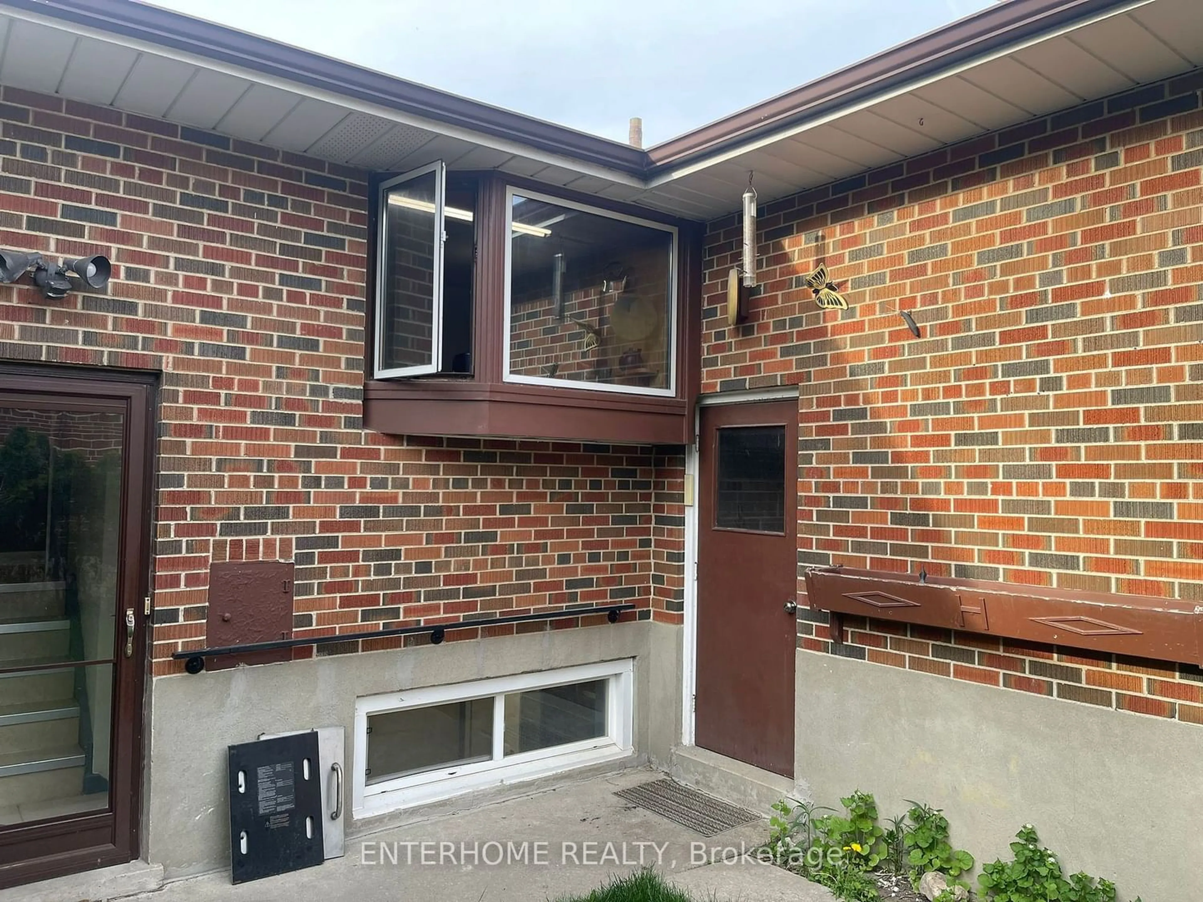 Home with brick exterior material for 6 Wallbridge Crt, Toronto Ontario M2R 1W1