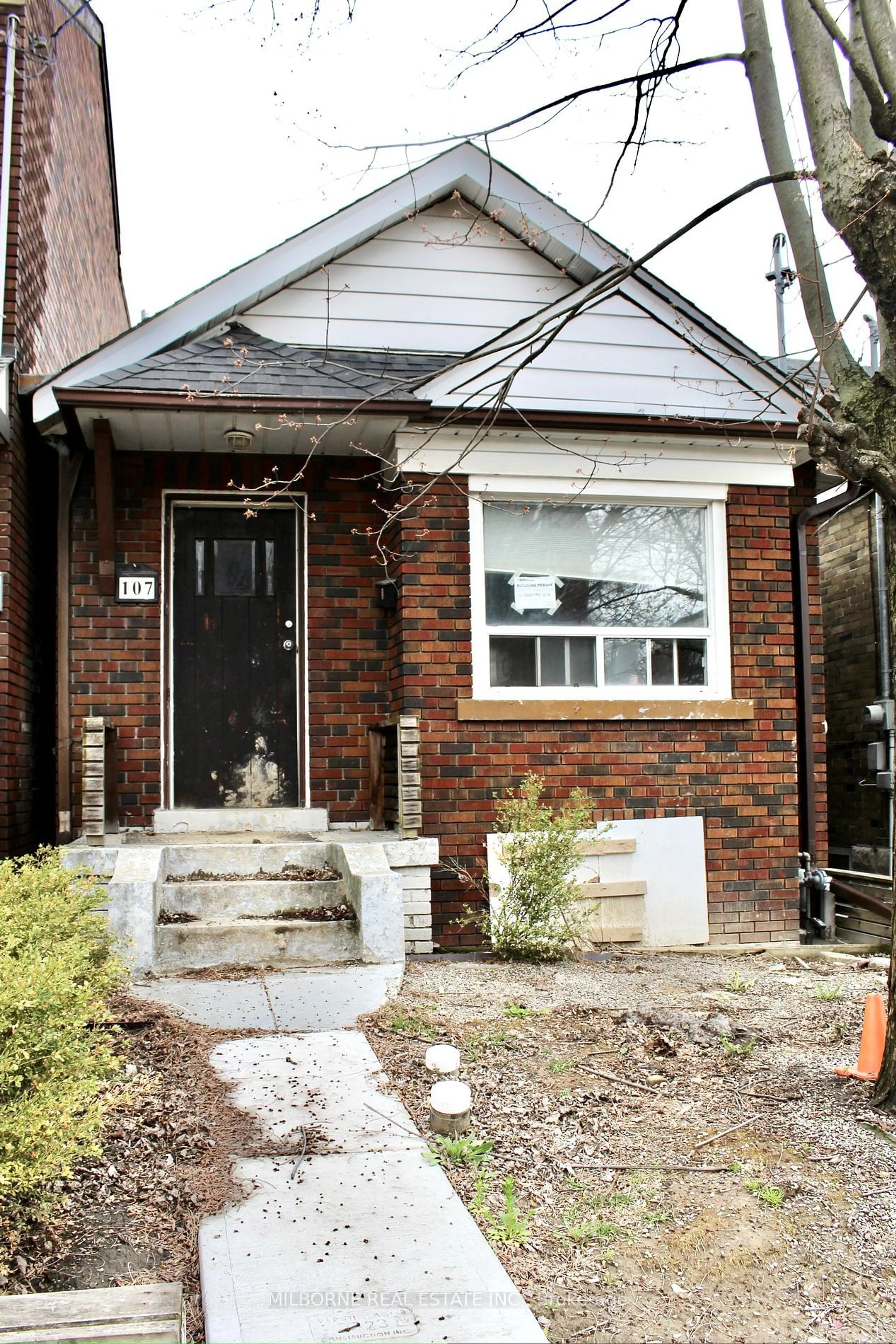 Home with brick exterior material for 107 Euclid Ave, Toronto Ontario M6J 2J8