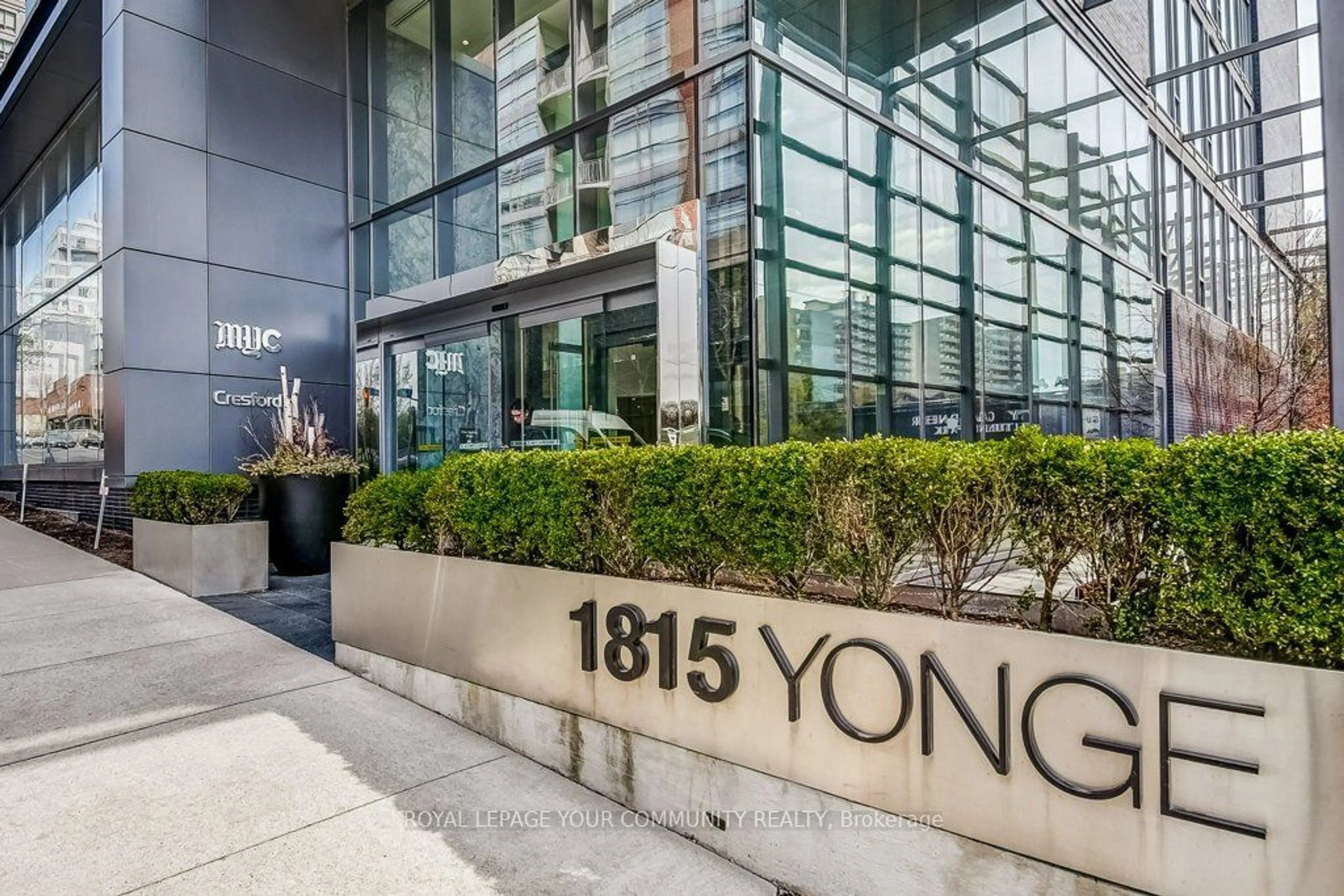 Indoor foyer for 1815 Yonge St #1105, Toronto Ontario M4T 2A4