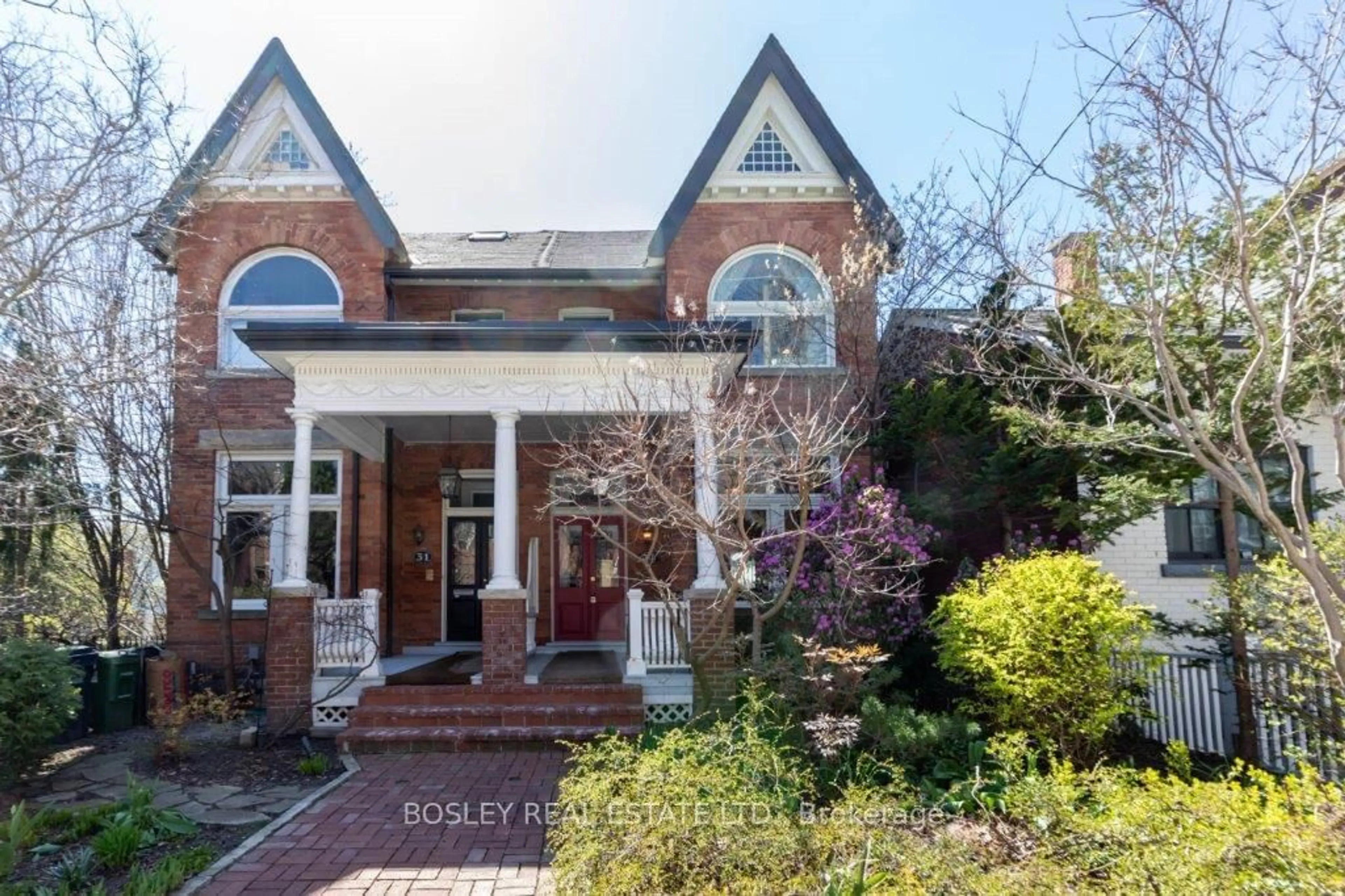 Home with brick exterior material for 29 Spruce St, Toronto Ontario M5A 2H8