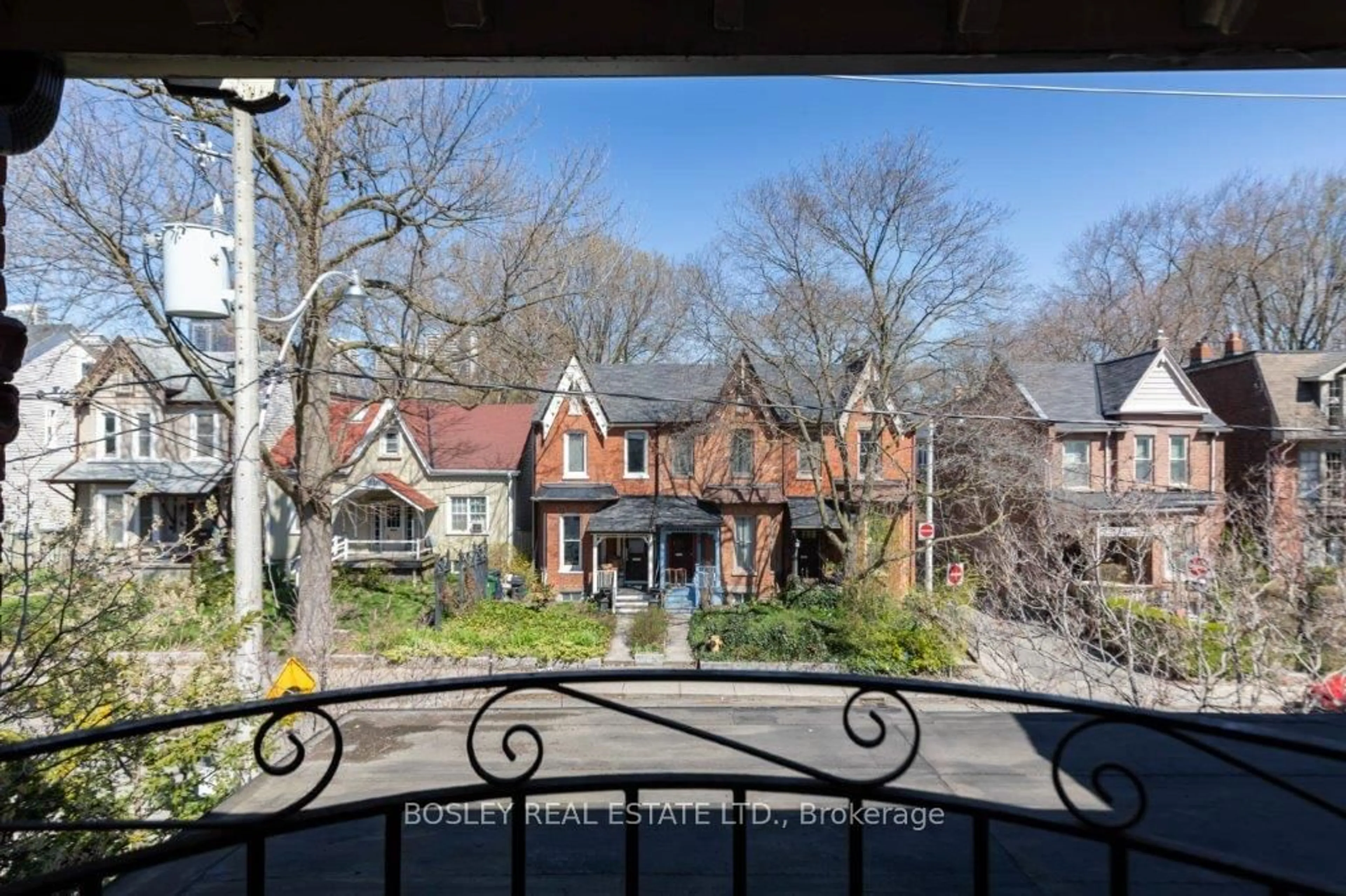 Outside view for 29 Spruce St, Toronto Ontario M5A 2H8