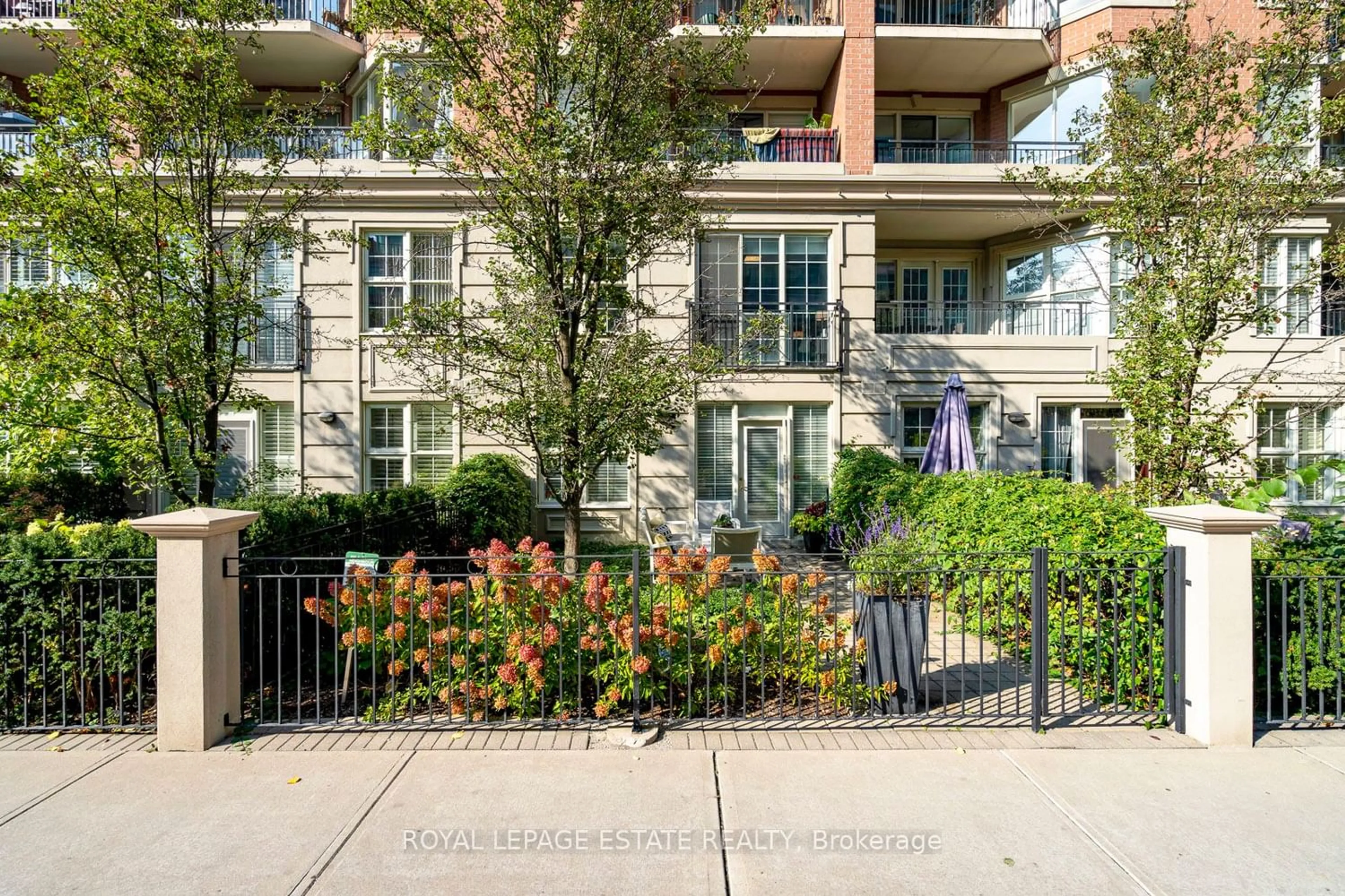 A pic from exterior of the house or condo for 77 Mcmurrich St #114, Toronto Ontario M5R 3V3
