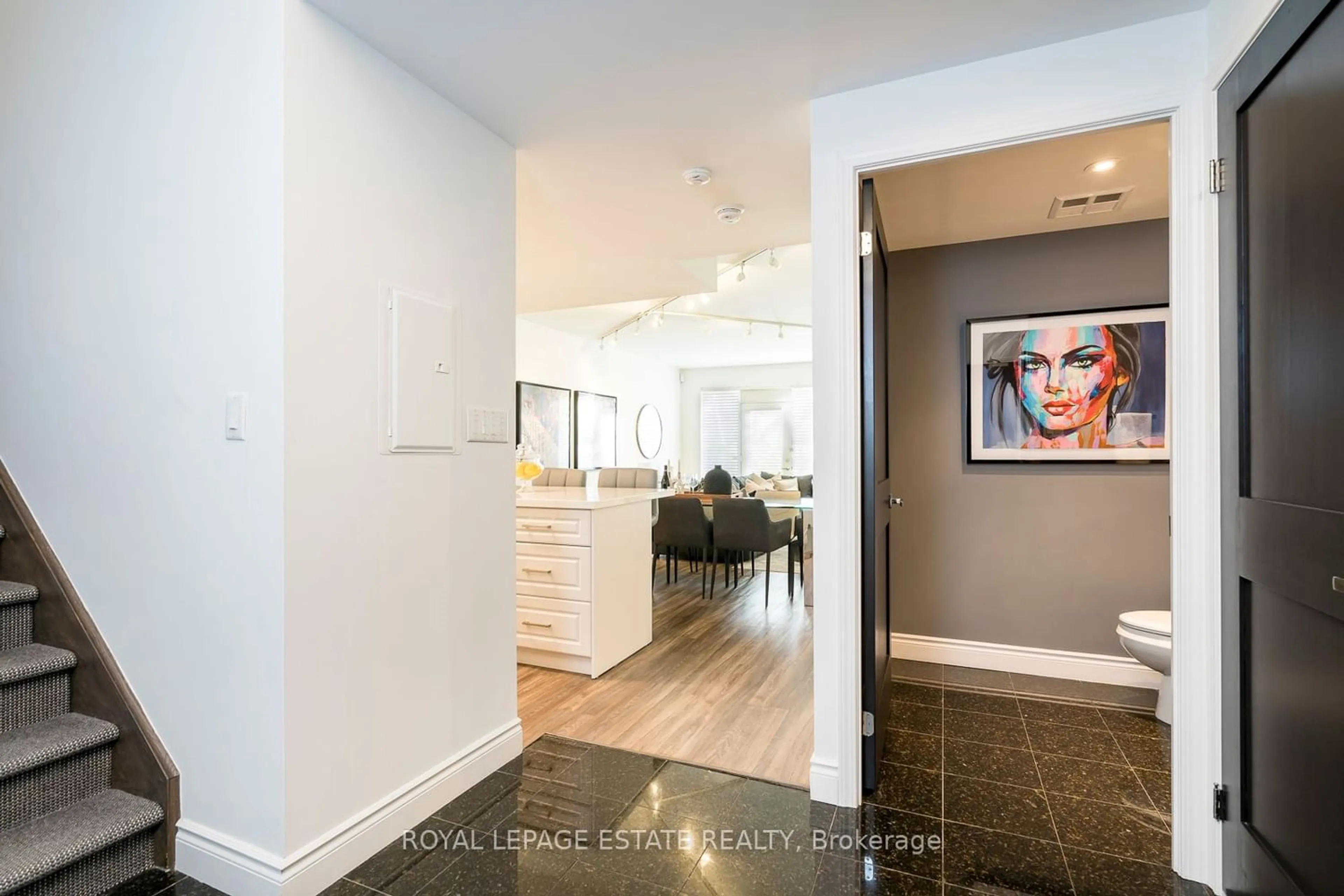 Indoor entryway for 77 Mcmurrich St #114, Toronto Ontario M5R 3V3