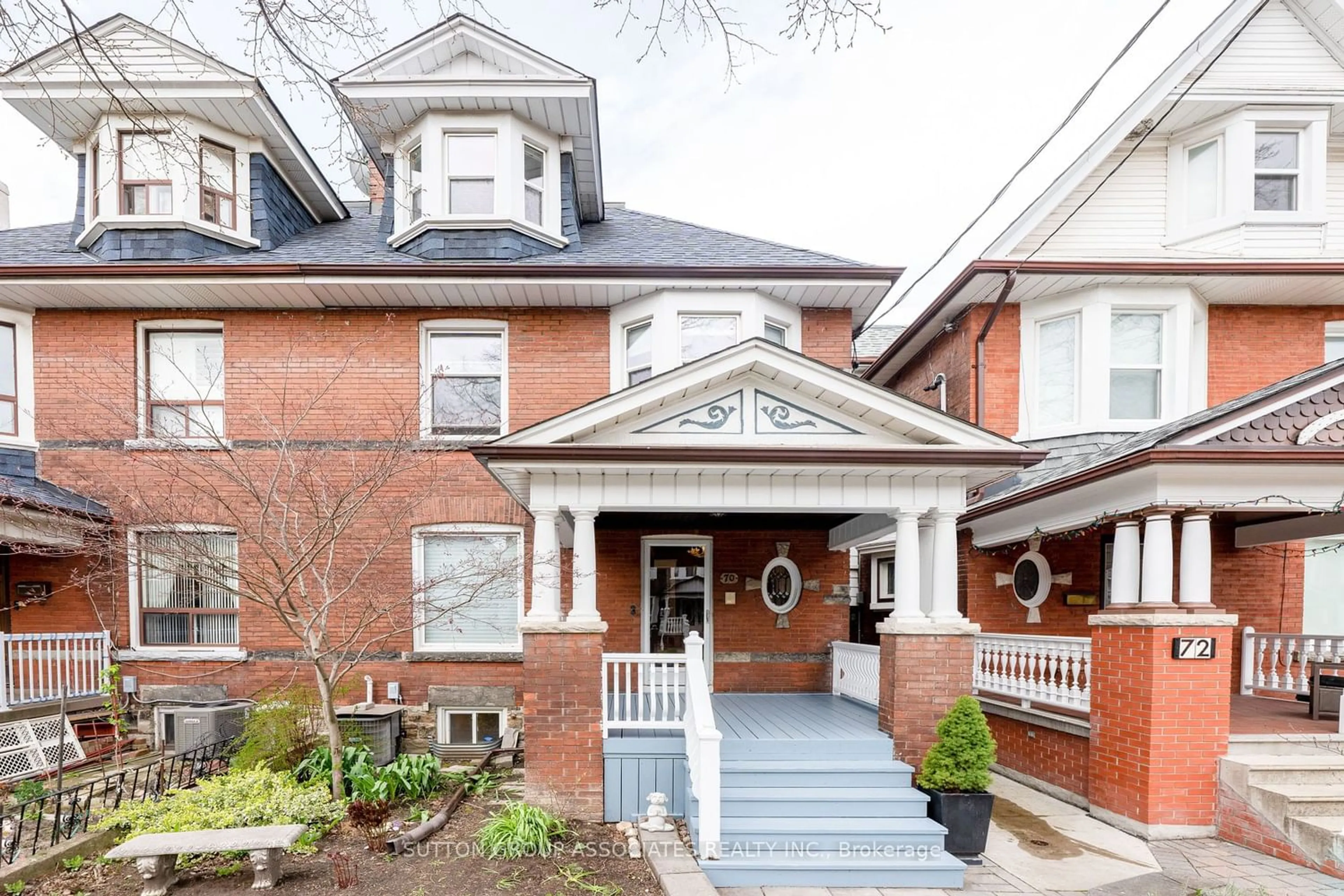 Home with brick exterior material for 70 Beatrice St, Toronto Ontario M6J 2T3
