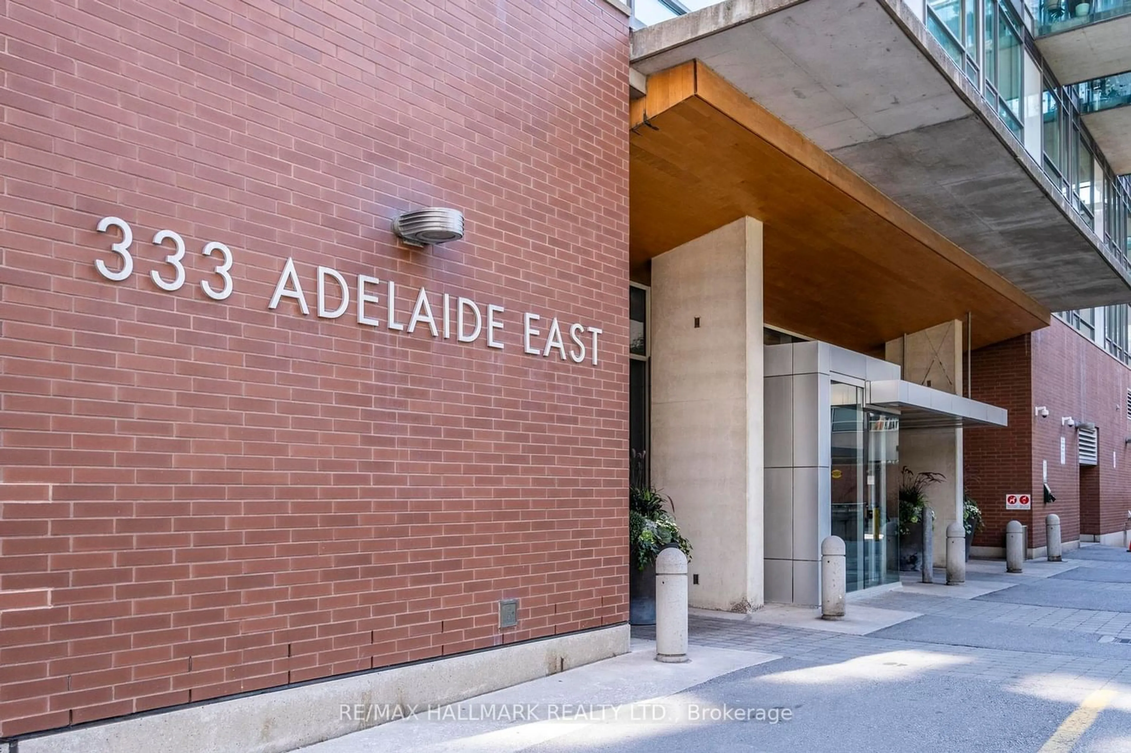 Indoor lobby for 333 Adelaide St #1205, Toronto Ontario M5A 4T4