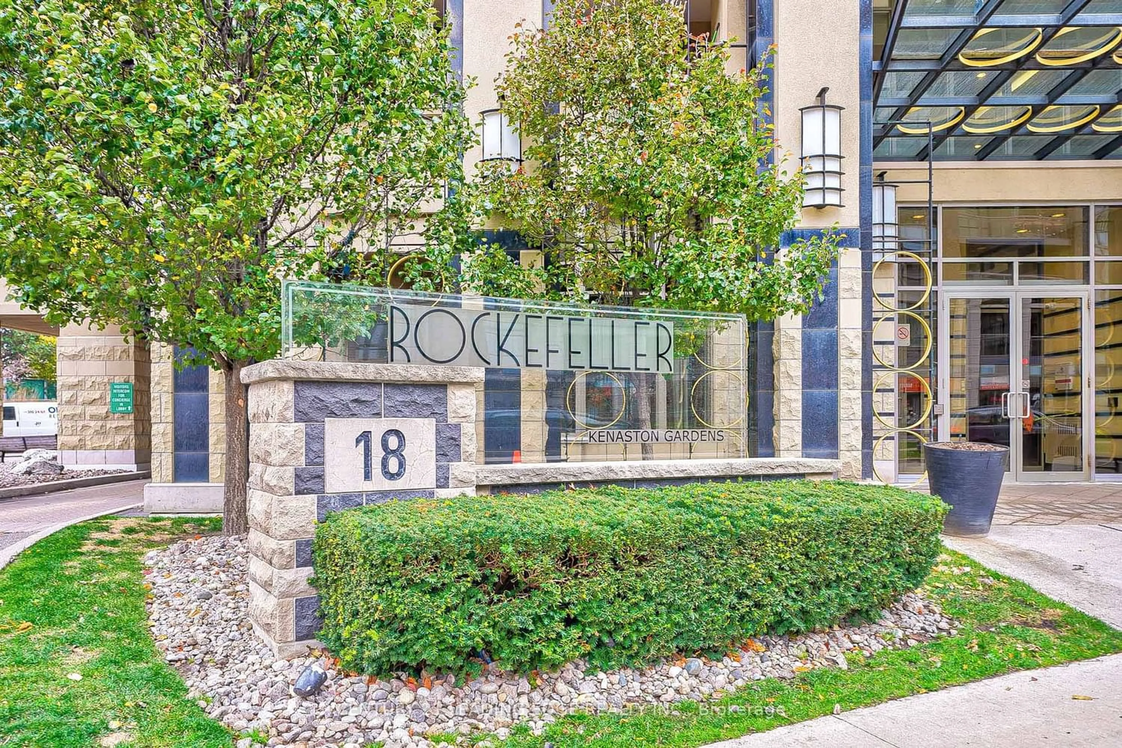 A pic from exterior of the house or condo for 18 Kenaston Gdns #309, Toronto Ontario M2K 1G8