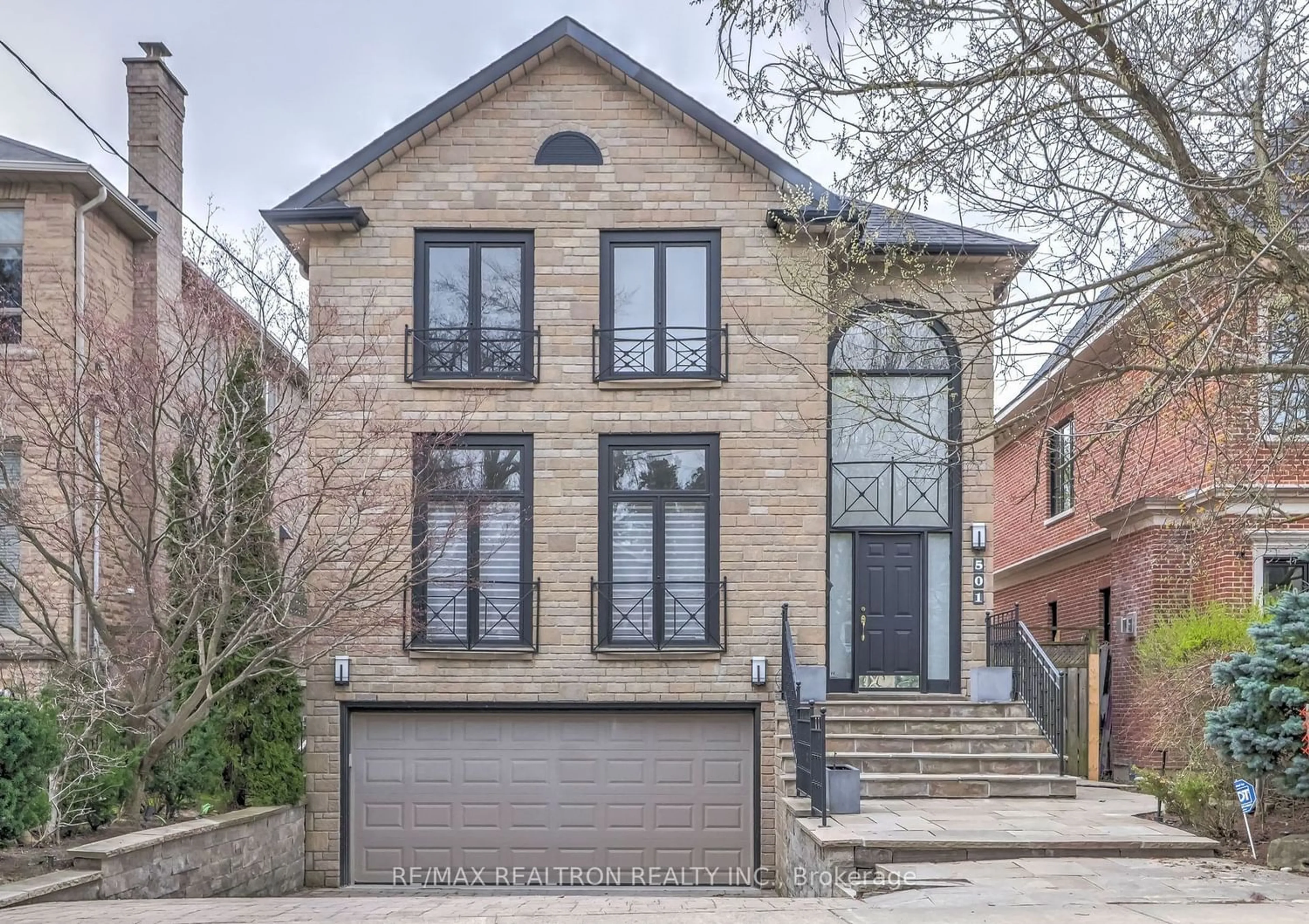 Home with brick exterior material for 501 Fairlawn Ave, Toronto Ontario M5M 1V3